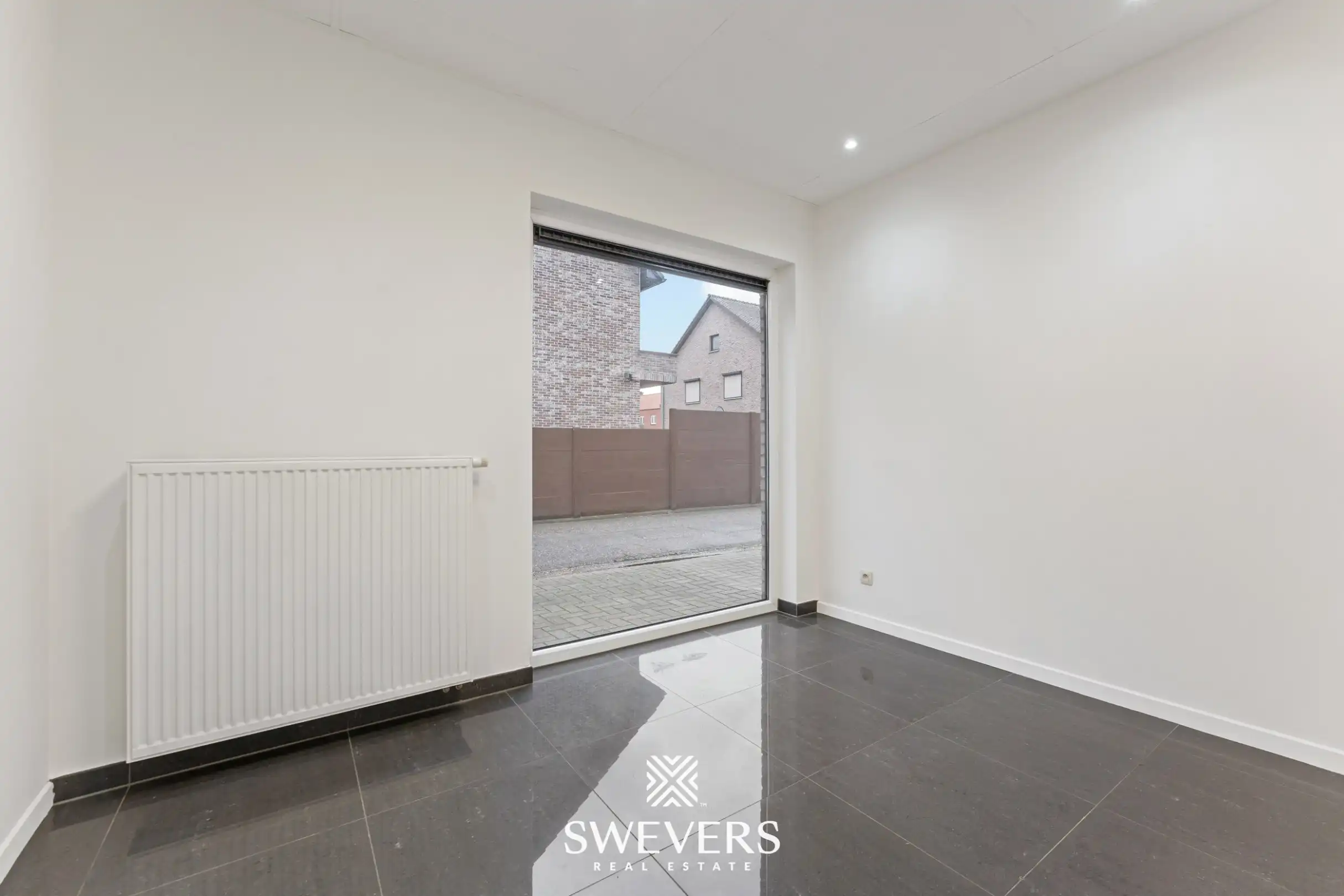 Instapklaar handelspand op toplocatie in Heusden-Zolder foto 14