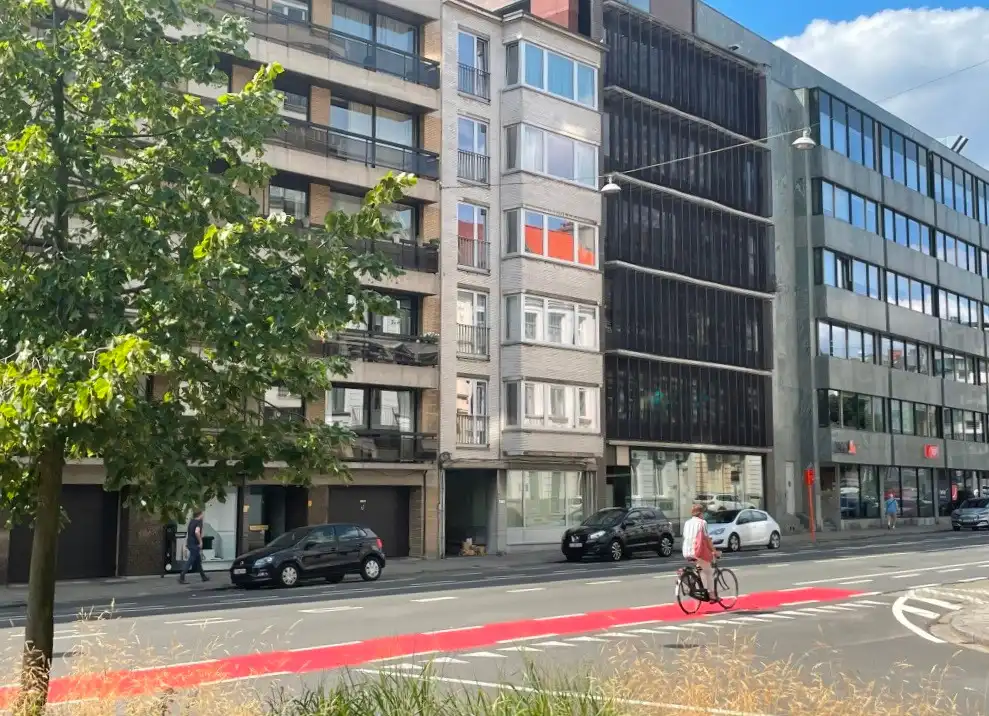 Instapklaar éénslaapkamer appartement op wandelafstand van het Sint-Pietersstation en met zicht op het Citadelpark. foto 2