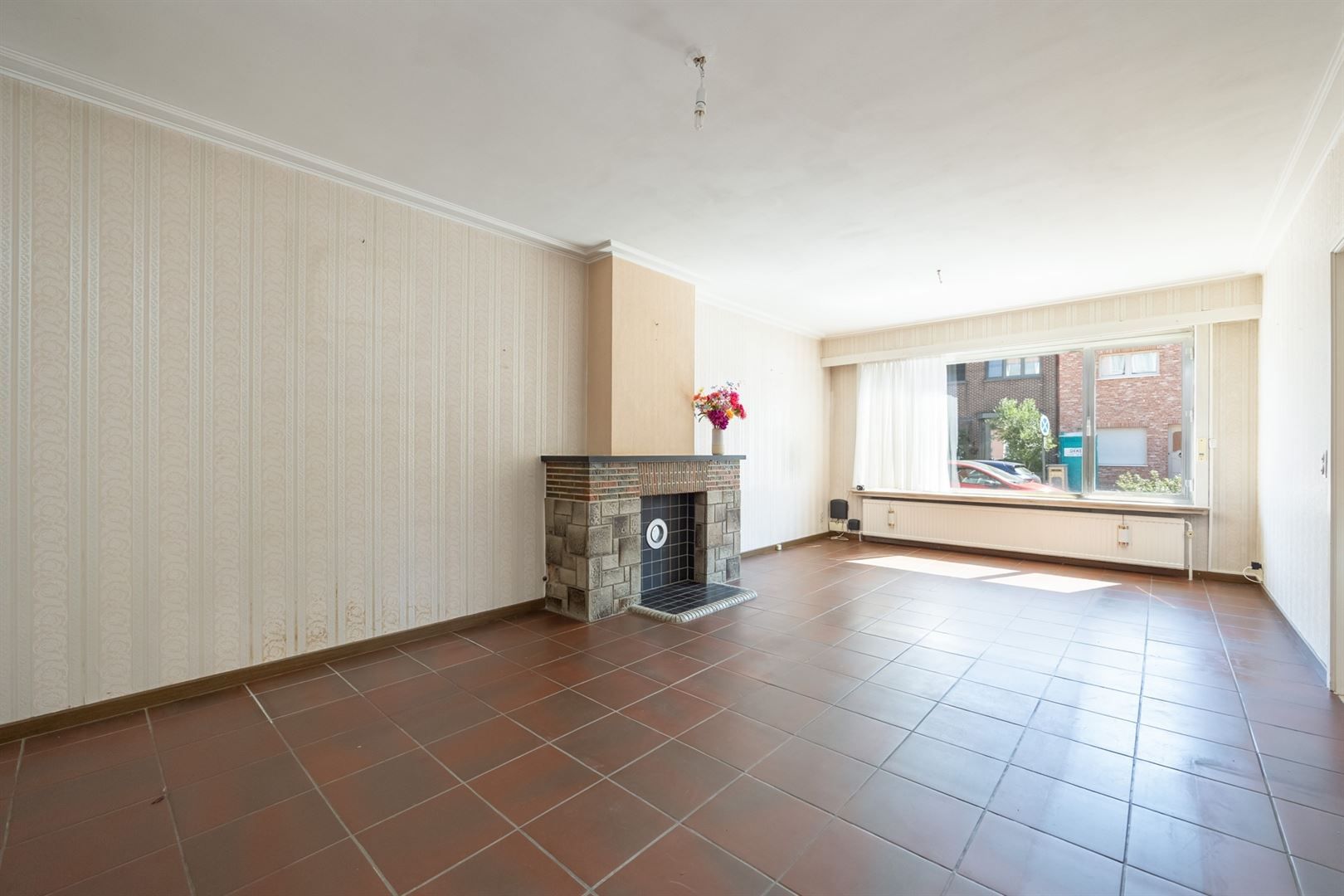 Halfopen gelijkvloers appartement met garage foto 2