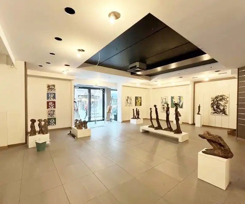 Modern commercieel gelijkvloers te huur in hartje Lommel foto 2