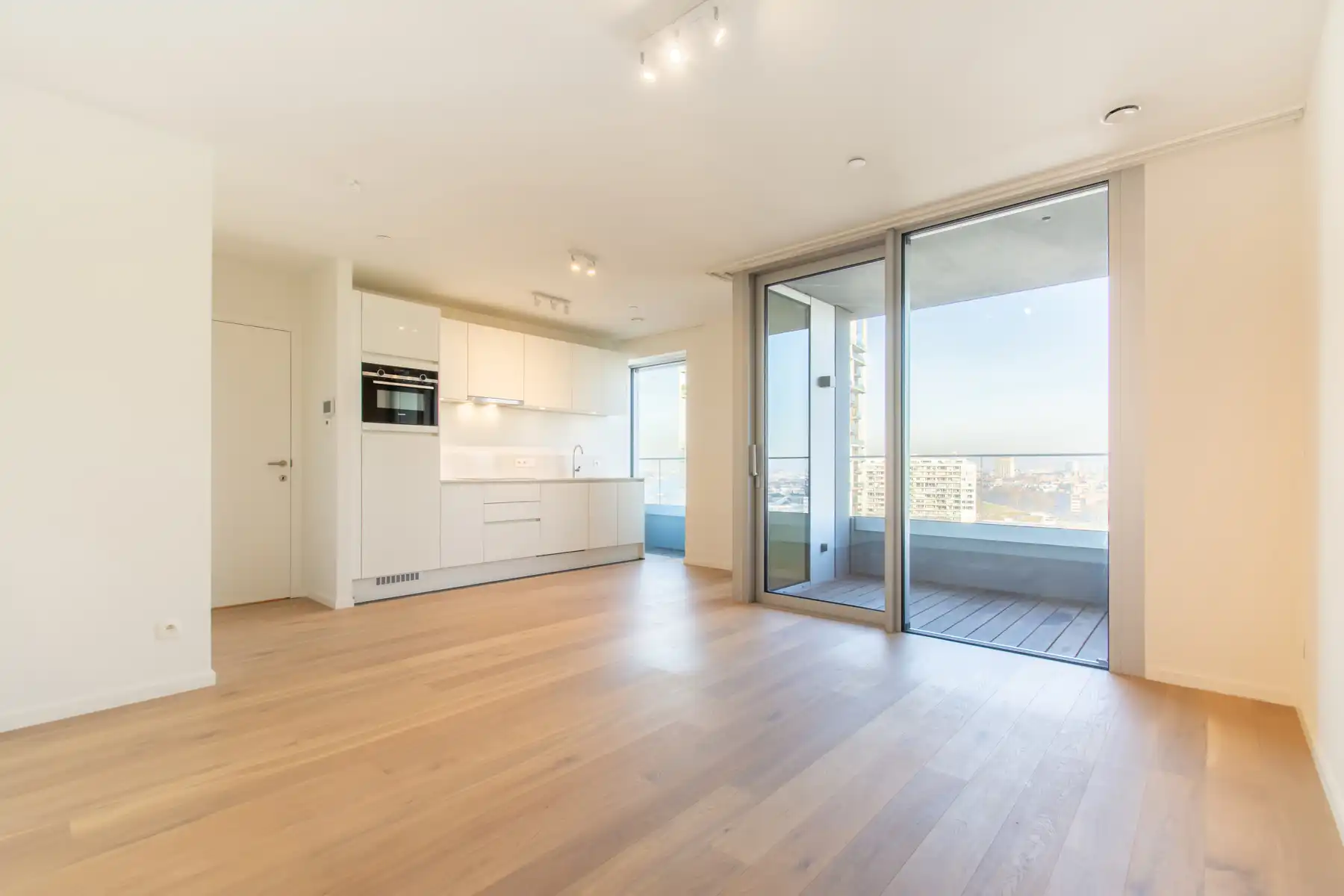 Prachtig 2-kamer app. met prachtig zicht over park en stad foto 2