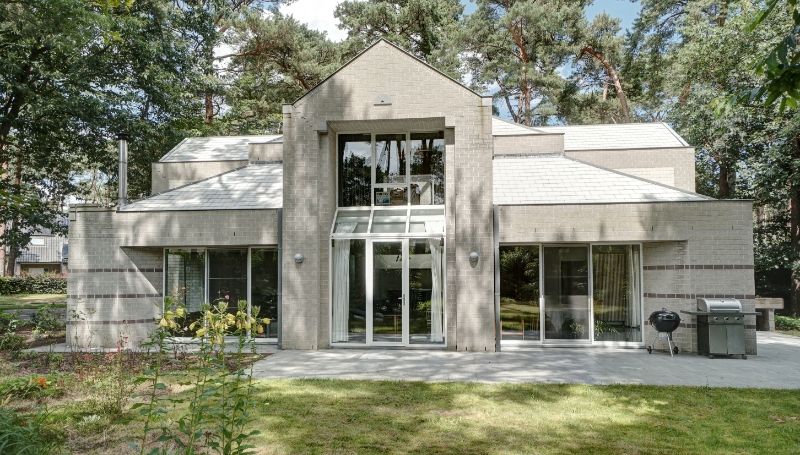 Hoofdfoto van de publicatie: Ruime moderne villa van 350m² op 15 are