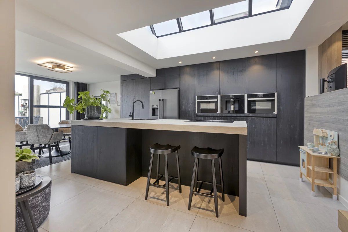 Zeer ruim handelspand met tuin en exclusief triplex  appartement met privé-lift en 2 slaapkamers, garage en staanplaats. foto 11