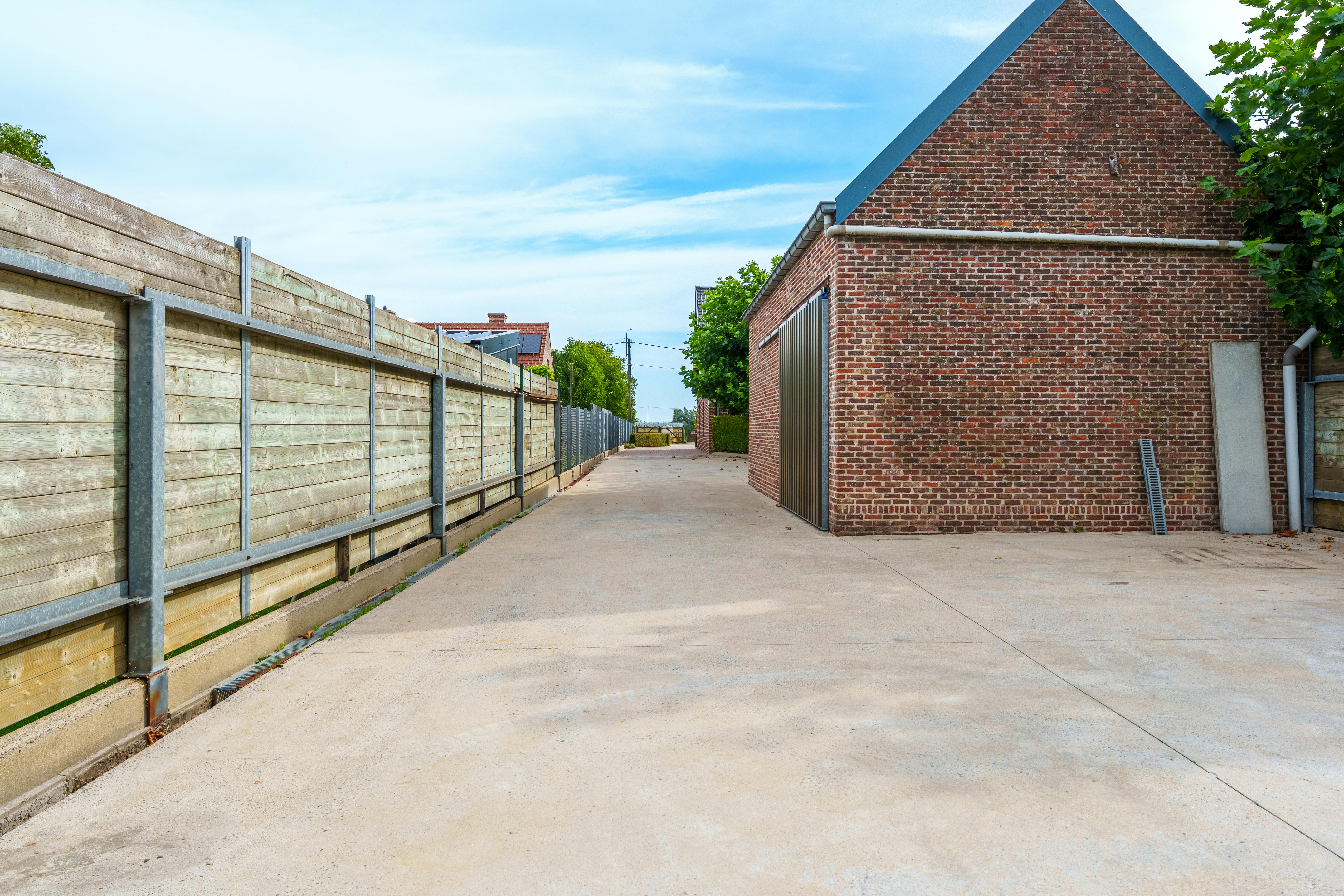 Ruime villa te koop in Gits met bijgebouw op 1.639 m² foto 5
