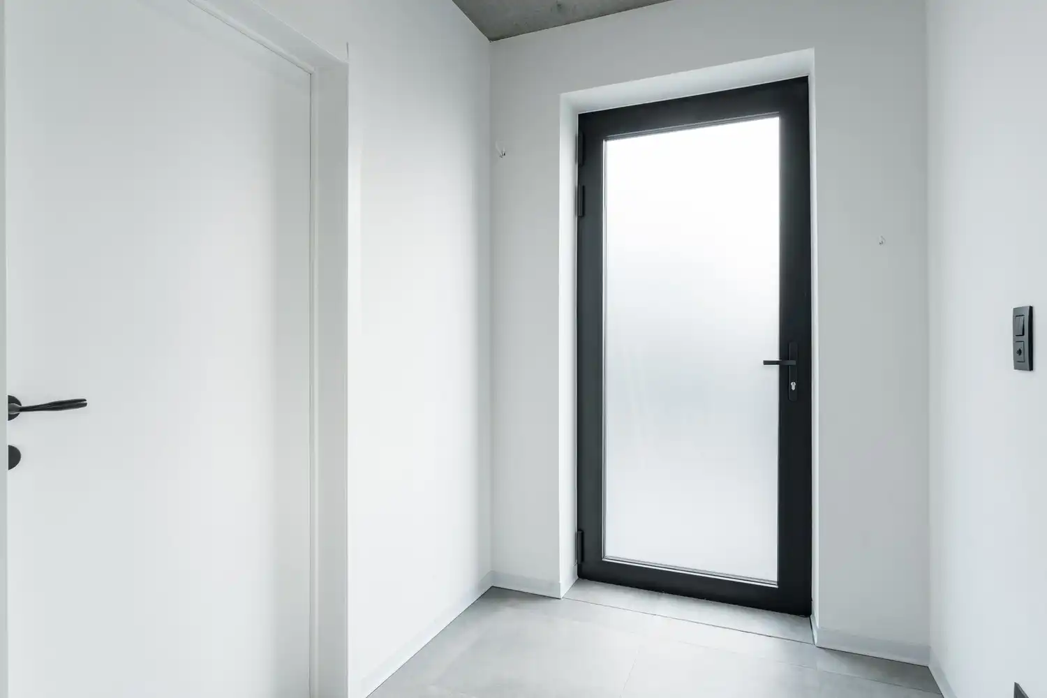 Moderne architecturale woning (2022) met 3 slaapkamers, bureau, kelder en ruime tuin te Pelt foto 15