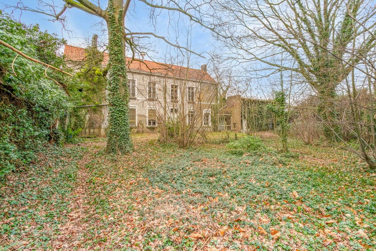 Uitzonderlijk herenhuis op toplocatie met atelier foto {{pictureIndex}}