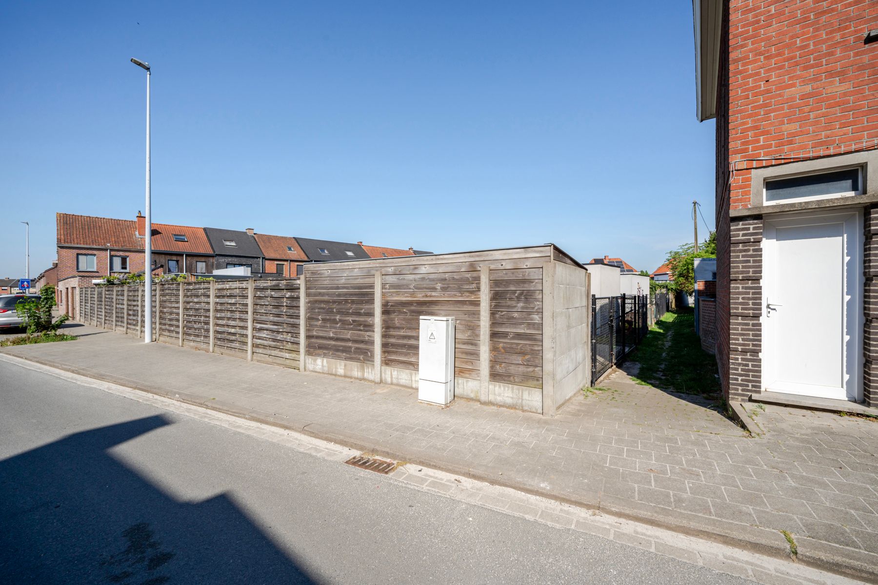 Woning met tuin en doorgang achteraan foto 19