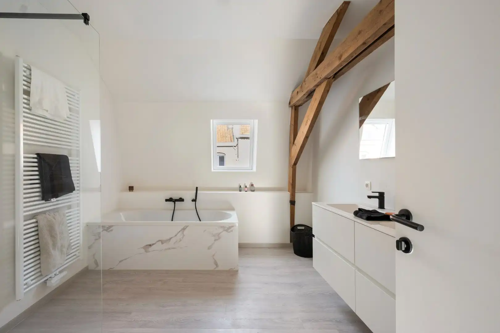 GERENOVEERDE WONING MET 3 SLPKS EN TUIN foto 23