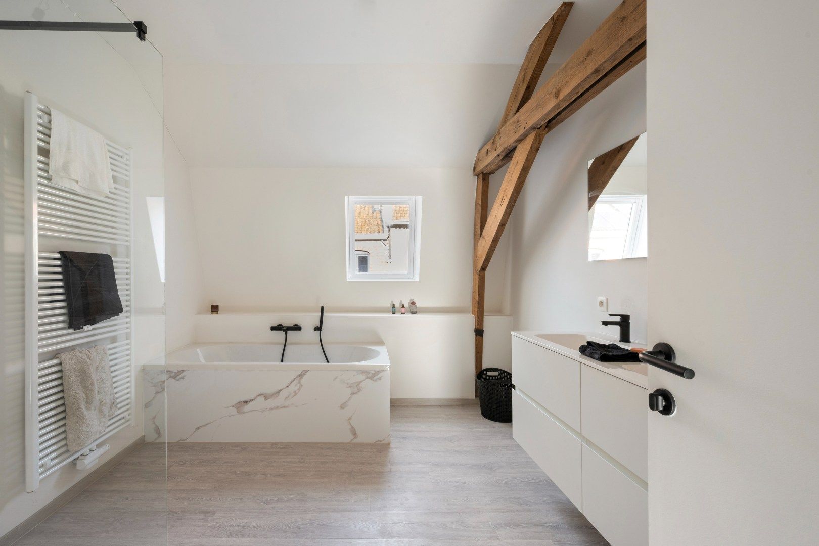 GERENOVEERDE WONING MET 3 SLPKS EN TUIN foto 23