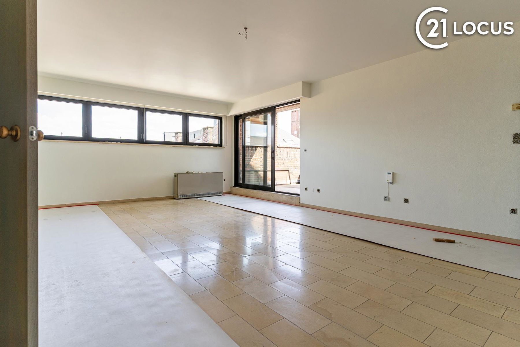 Mooi ruim & lichtrijk appartement centrum Kruibeke te Huur ! foto 4
