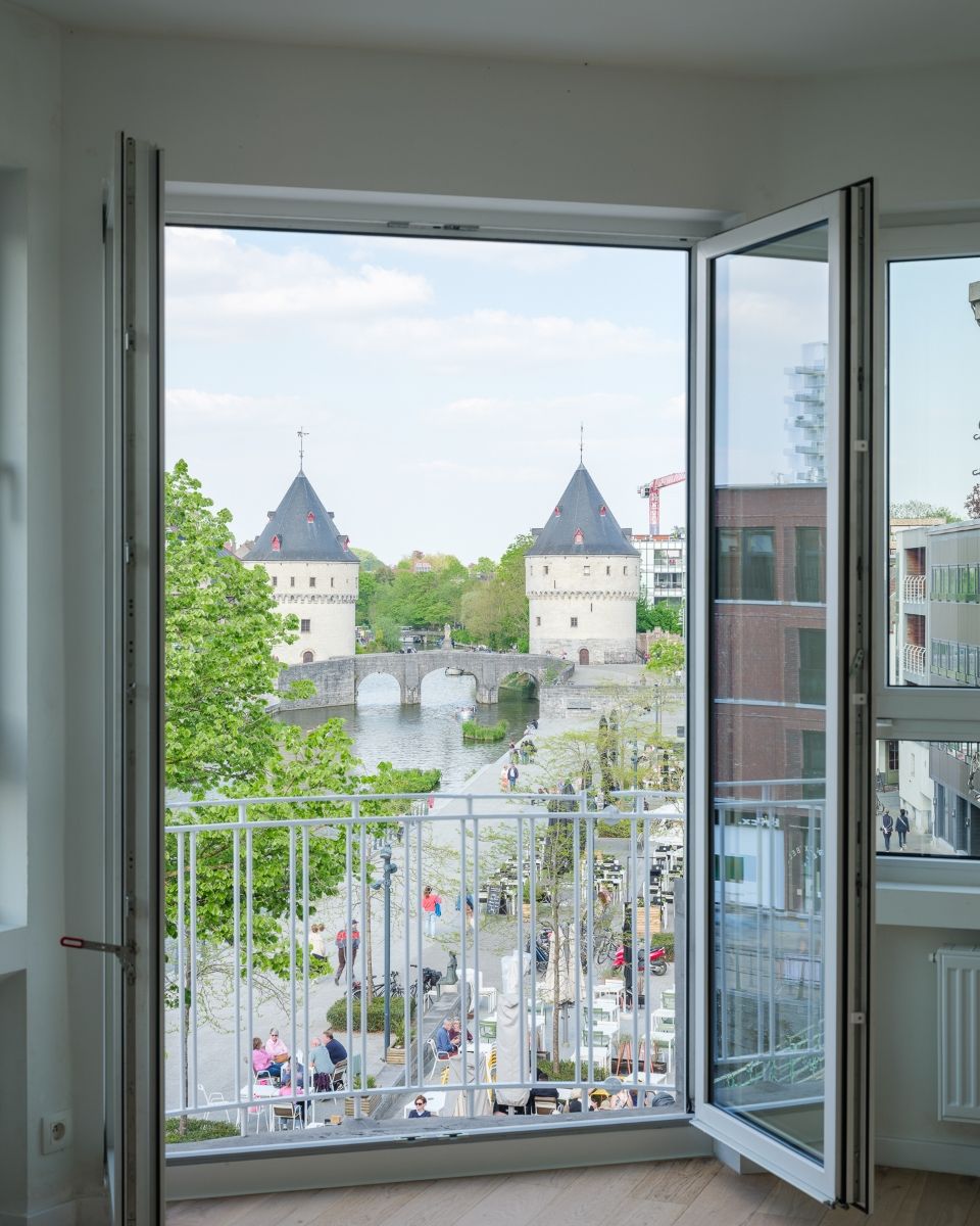 Gerenoveerd 2slpk-appartement hartje Kortrijk foto 11