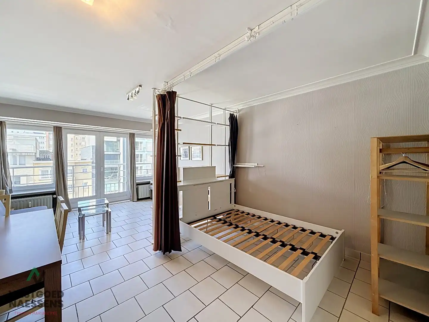 GEMEUBELDE STUDIO MET ZIJDELINGS ZEEZICHT foto 5