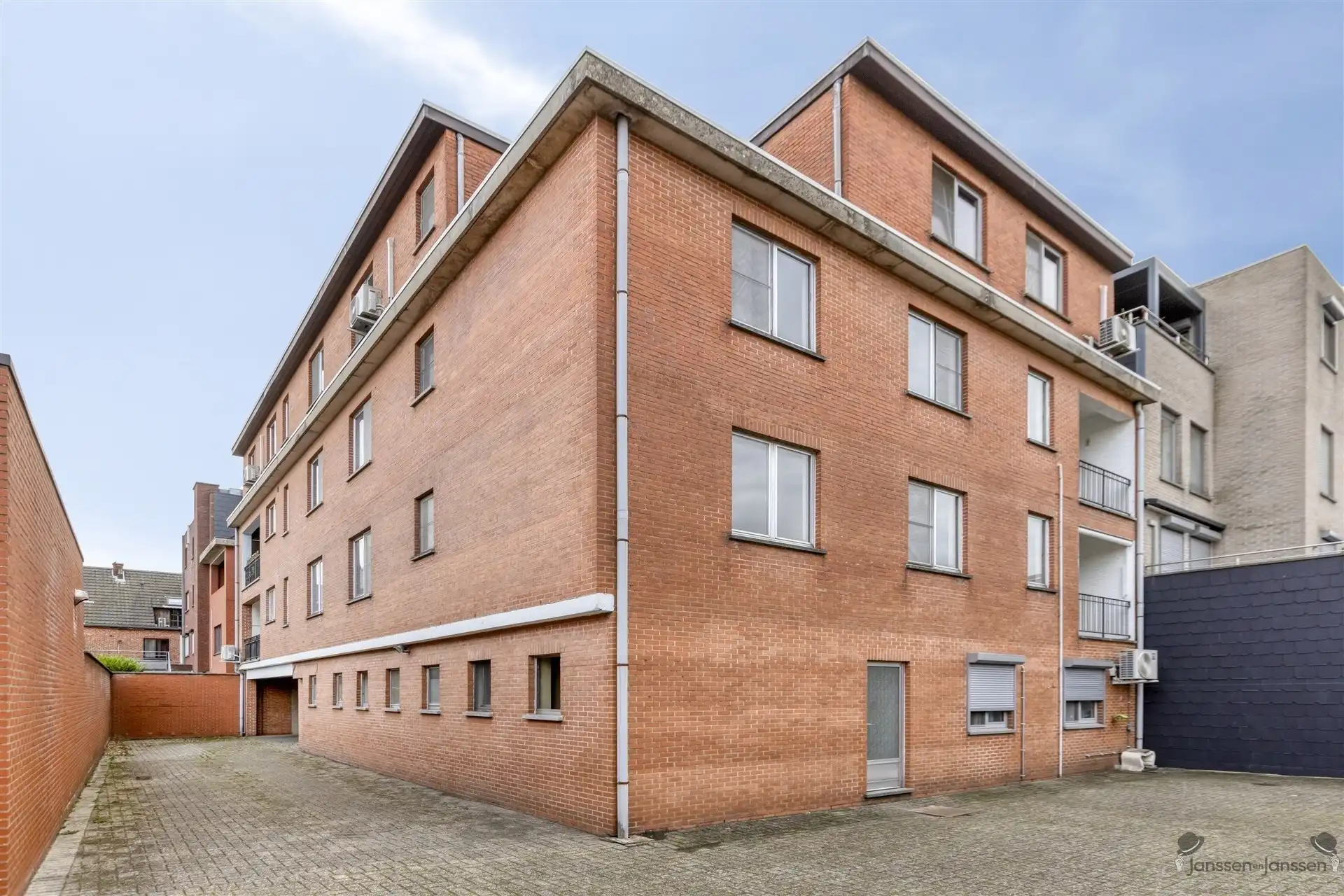 Lichtrijk 2-slaapkamerappartement met garagebox in het hart van Leopoldsburg! foto 27