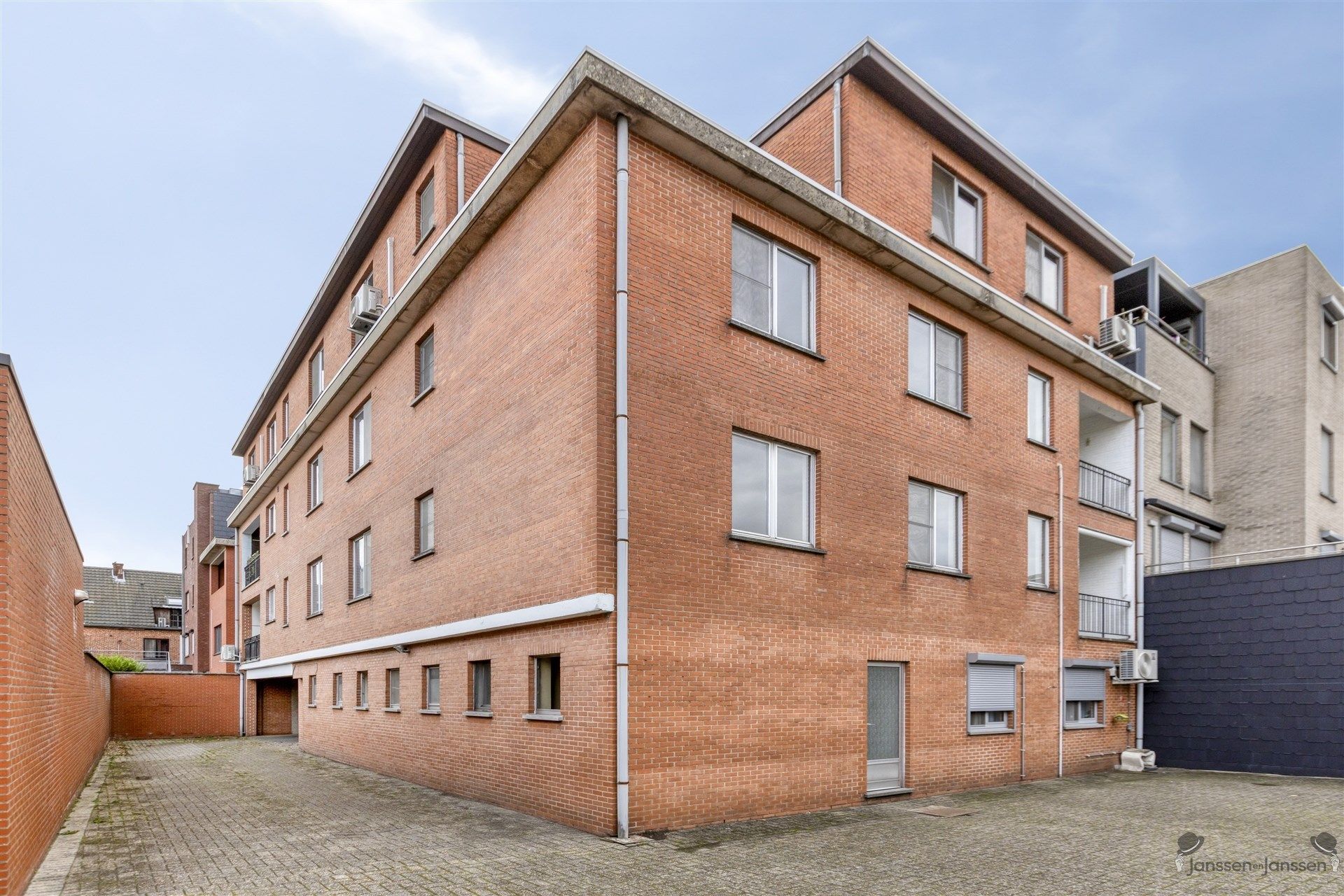 Lichtrijk 2-slaapkamerappartement met garagebox in het hart van Leopoldsburg! foto 27