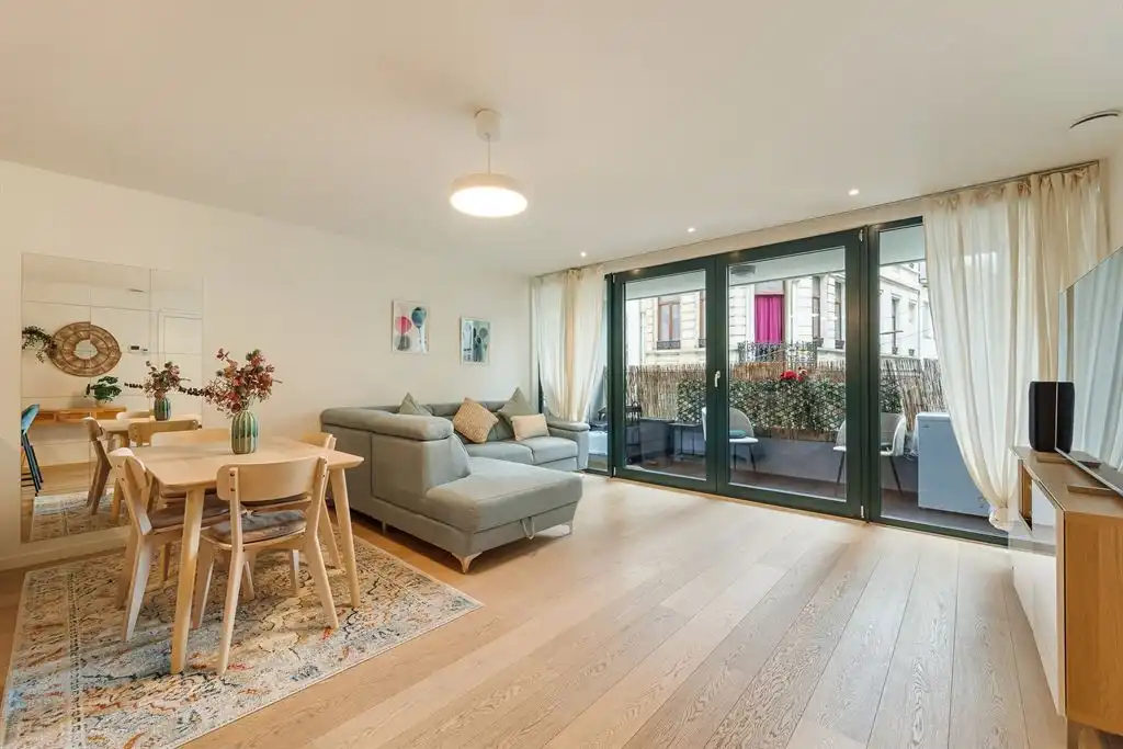 Gerenoveerd appartement met terras foto 2