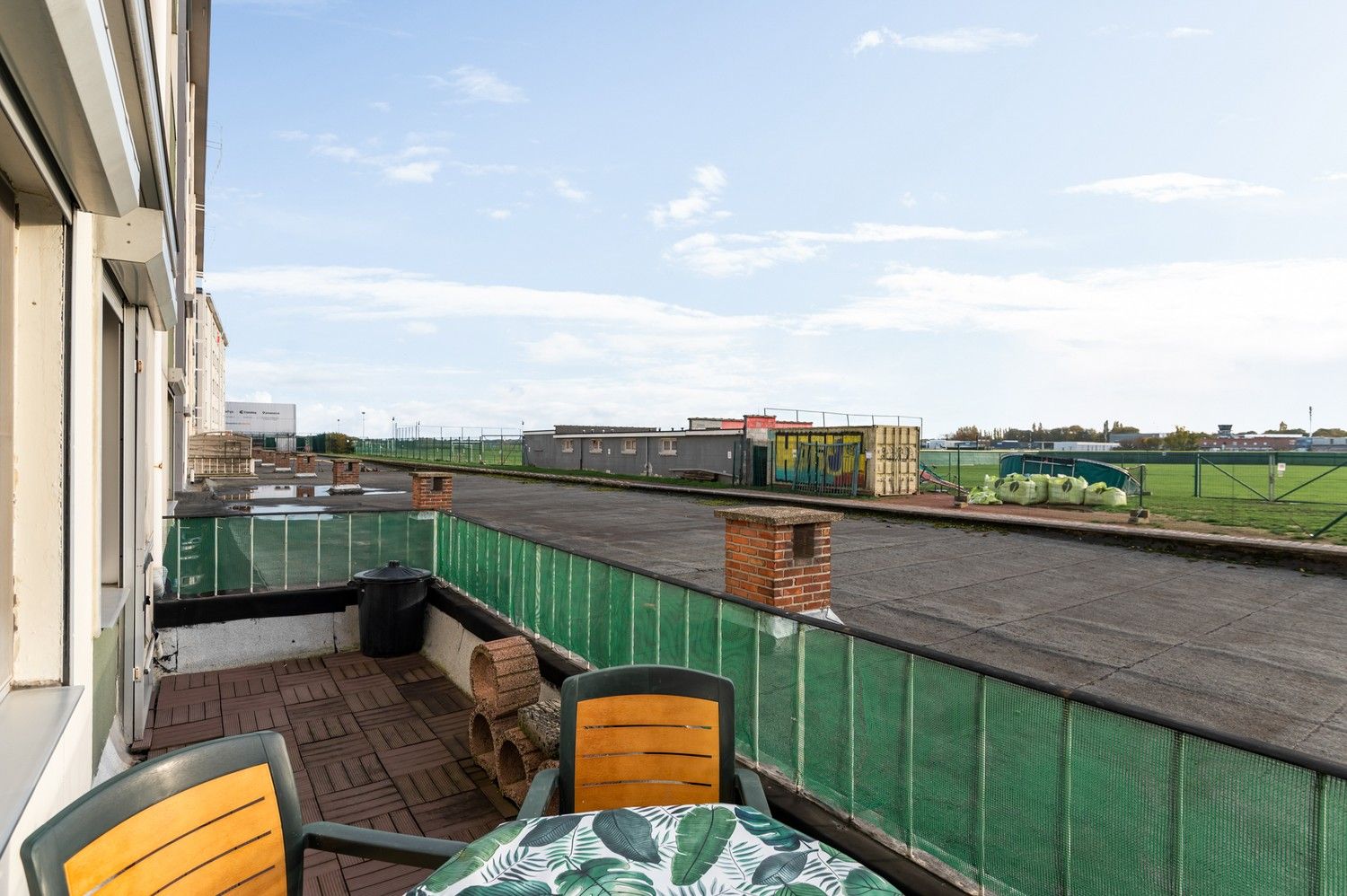 Gelijkvloers appartement met 2 SLPKS, een autostaanplaats en terras in Borgerhout! foto 12