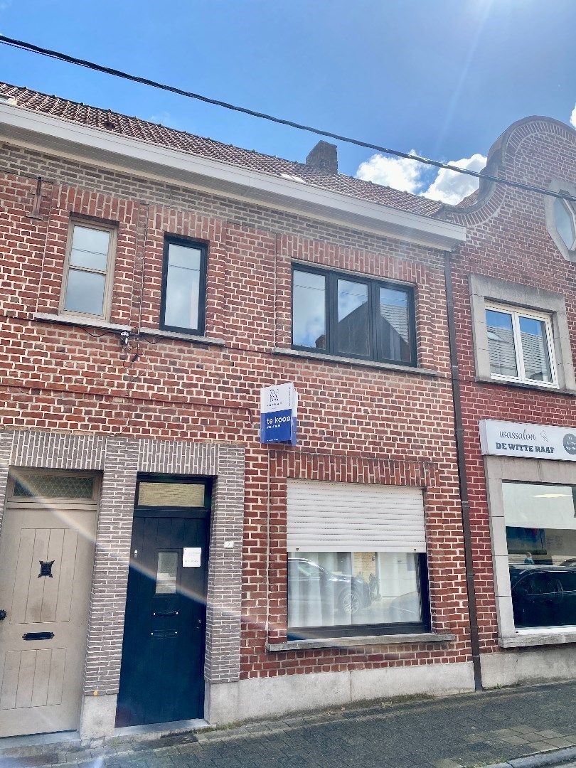 Rijwoning te koop in het centrum van Zwevegem foto 2