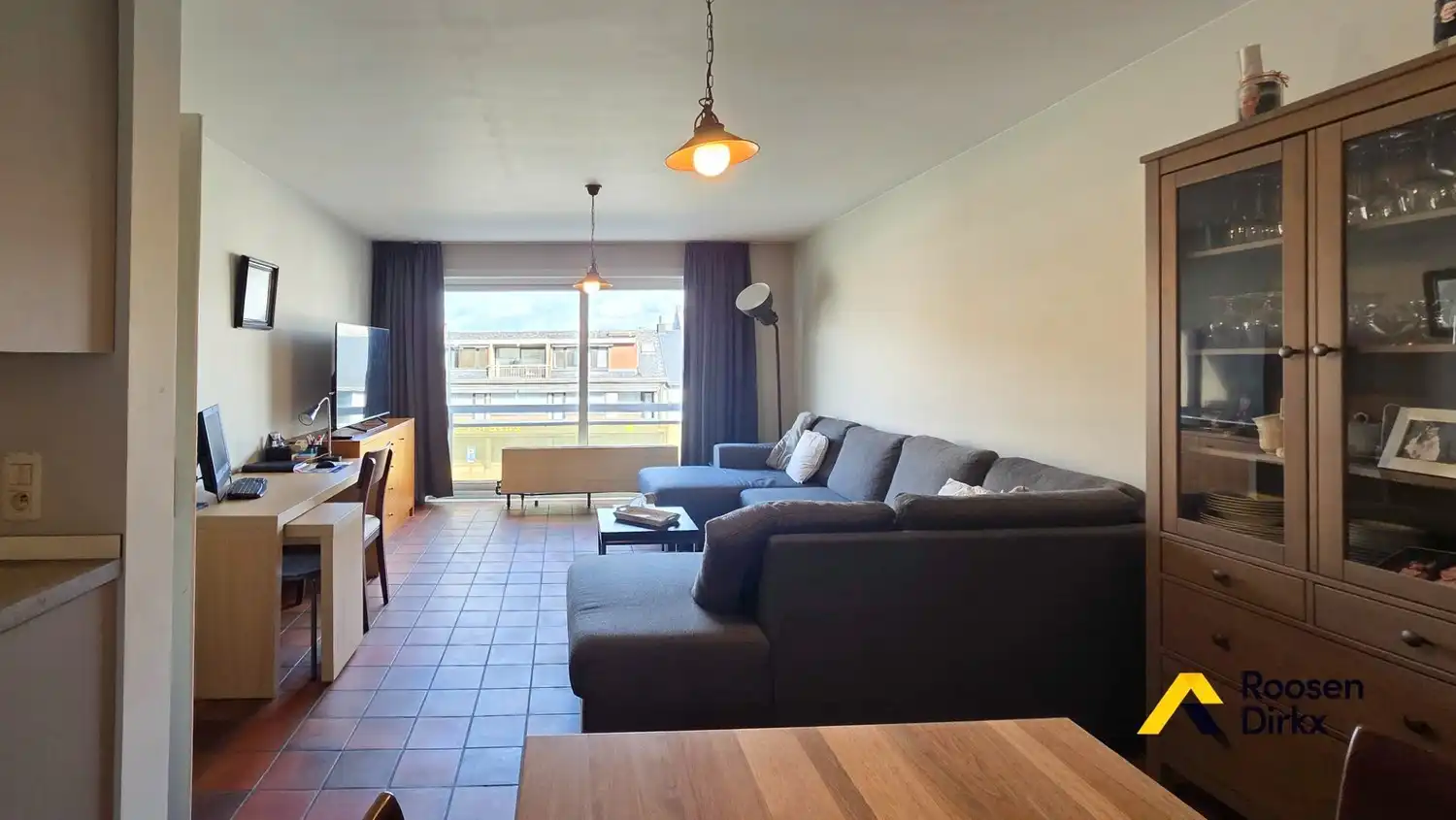 Verzorgd tweeslaapkamerappartement met parkeerplaats in centrum Bree. foto 3