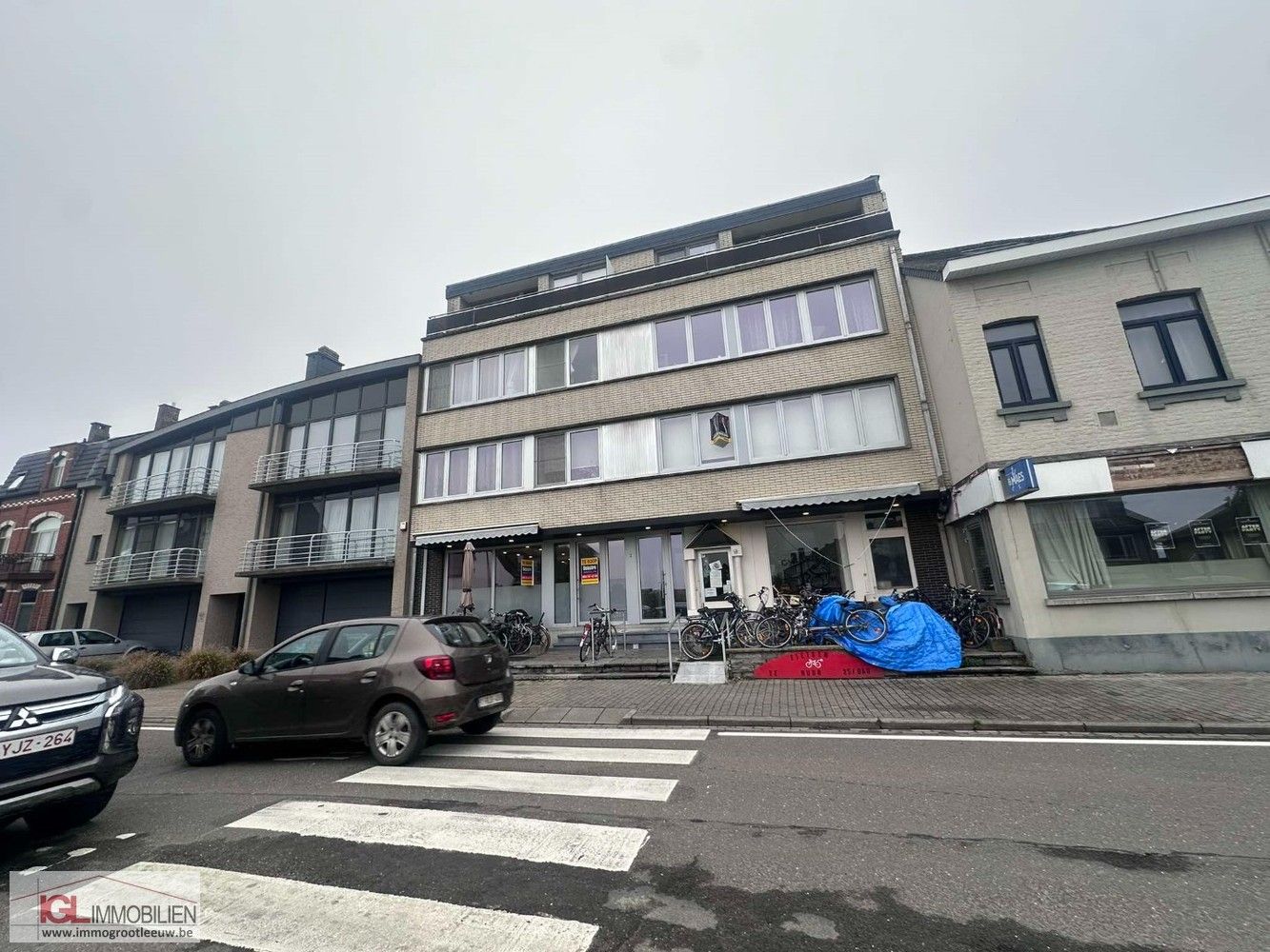 Volledig gerenoveerd handelspand aan het Vlezenbeekplein te koop foto 17