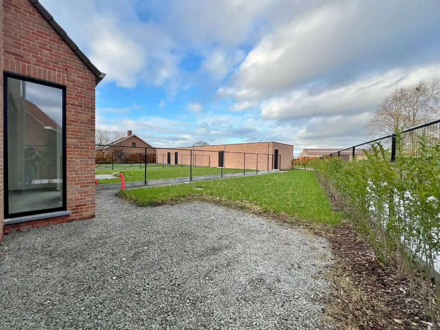 Halfopen karaktervolle nieuwbouwwoningen met dubbele garage en tuin. ( 6%btw mogelijk ) foto 24