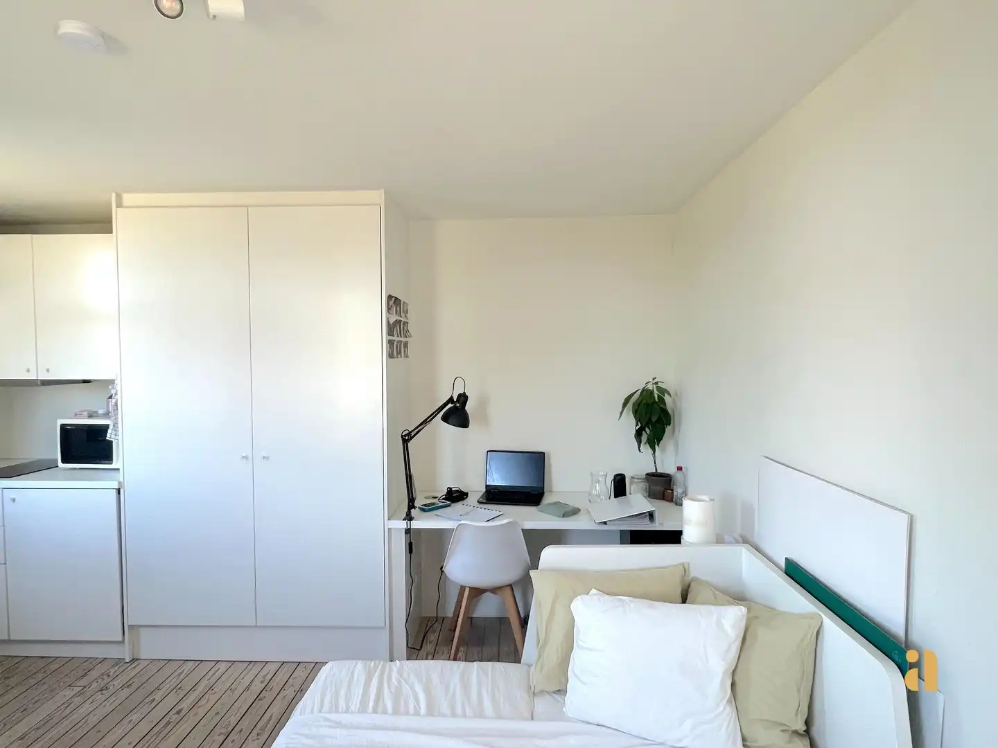 Bemeubelde studio met zicht op Baudelopark en Leie! foto 5