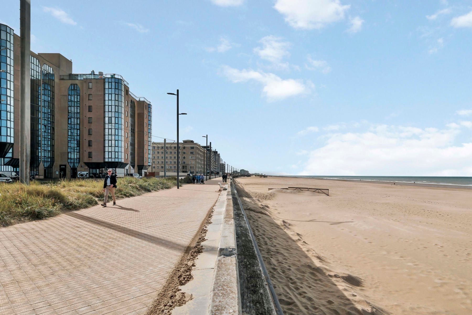 Dakappartement met open zicht aan het strand in Oostende.  foto 1