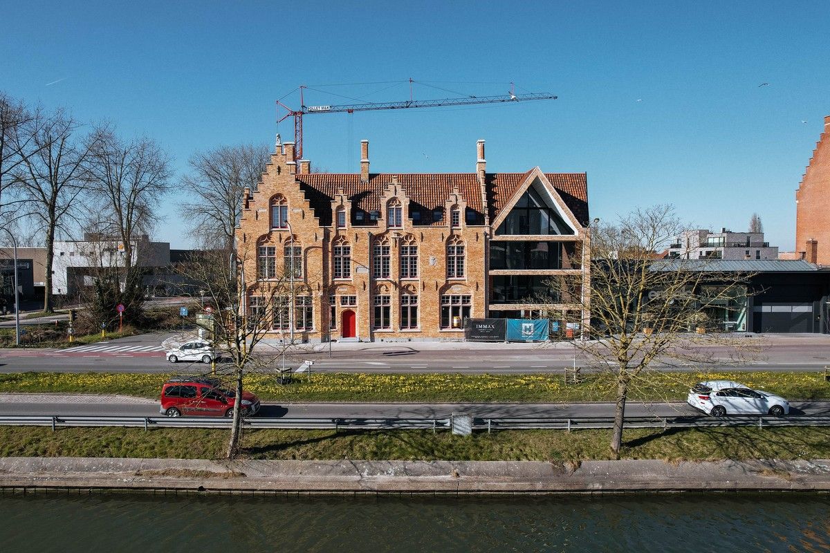 Sfeervol wonen te Brugge in een historisch gebouw foto {{pictureIndex}}
