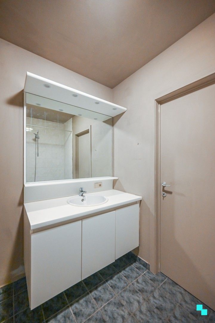 Tweeslaapkamerappartement nabij centrum Oostrozebeke foto 9