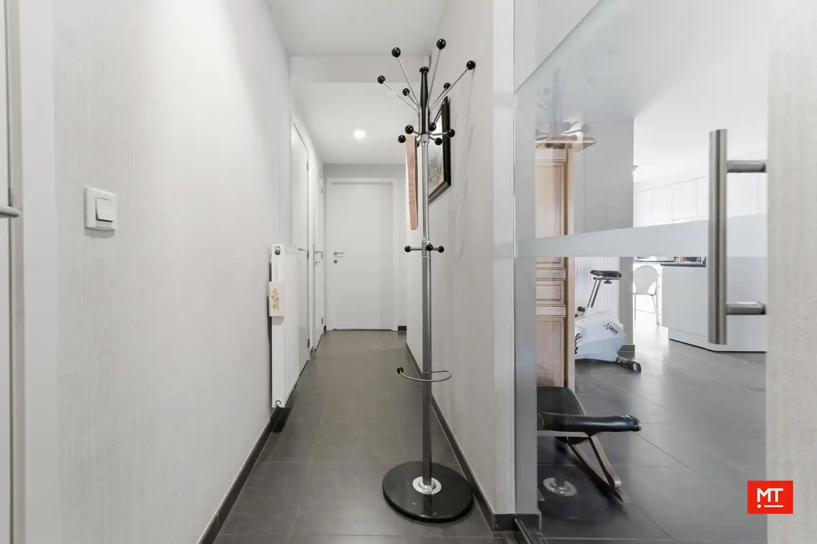 IN OPTIE VIA ONS KLANTENBESTAND - Instapklaar appartement met 2 slpk, zonnige balkons en garage in de dorpskern van Beselare foto 9