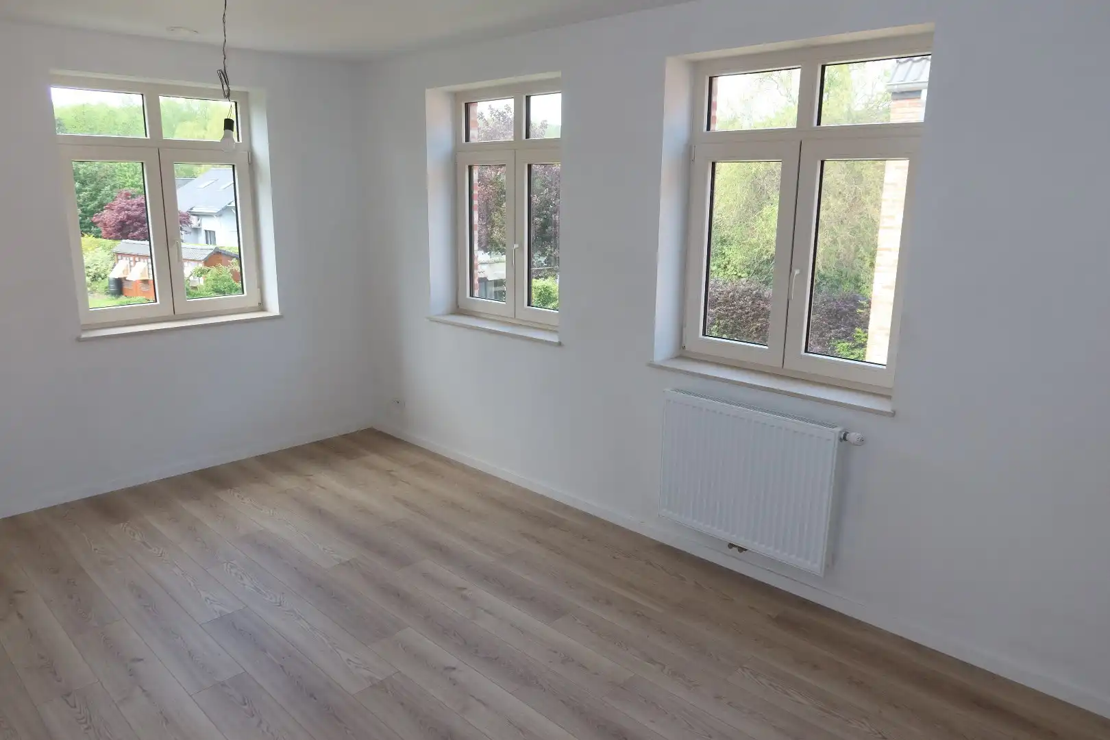 Recente pastorijwoning met 3 slk, carport en tuin foto 11