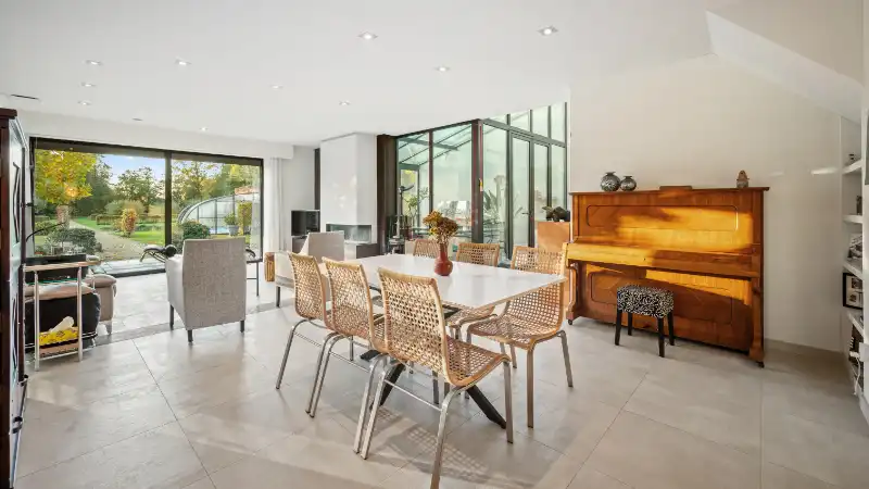 Moderne villa 247m² met bijgebouw-garage en zwembad op 58 are foto 11