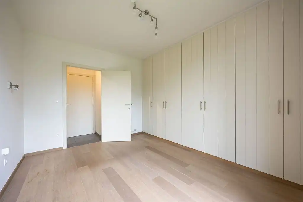 Instapklaar gelijkvloers appartement met tuin foto 14