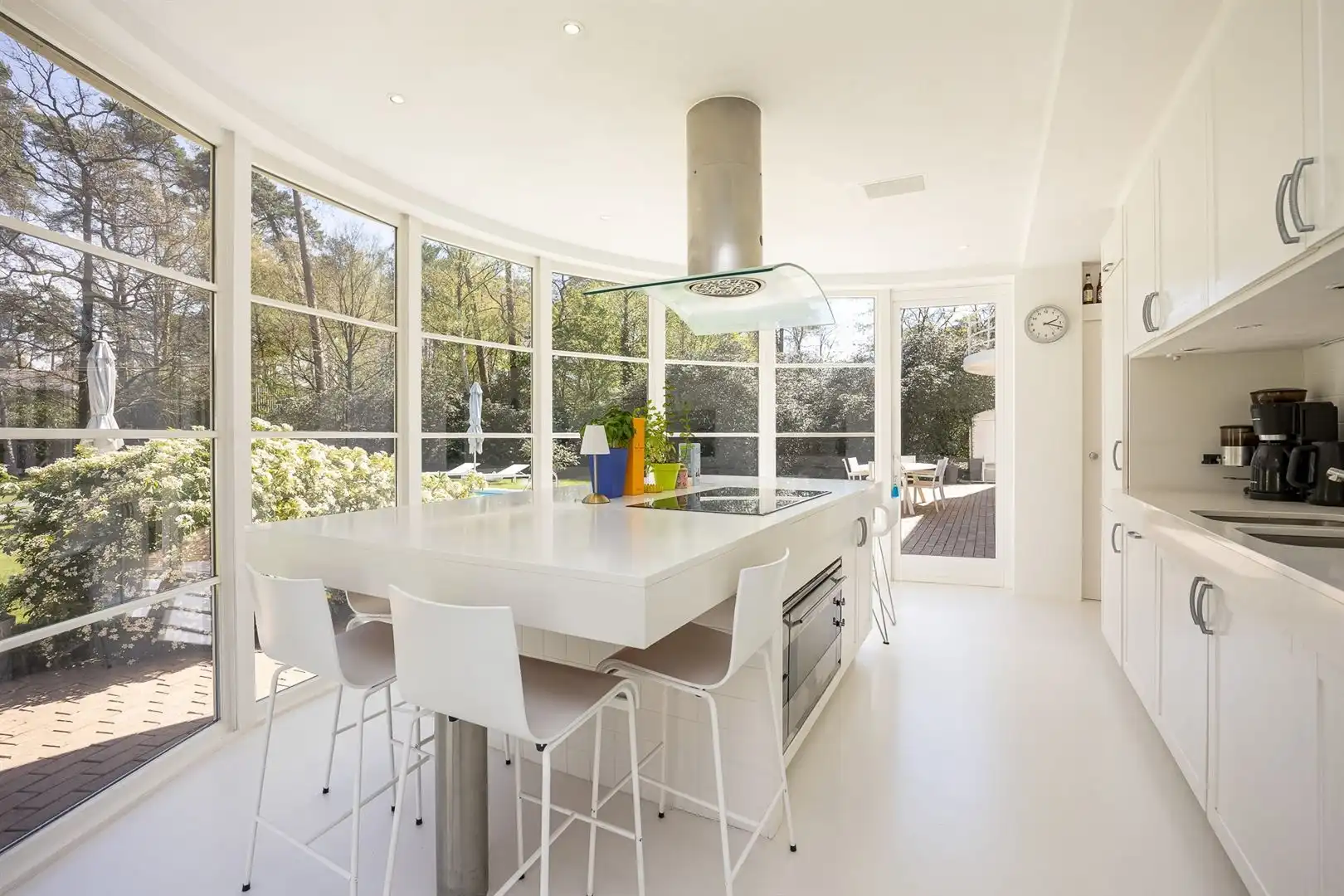 Exclusieve architectenvilla met zwembad in de prestigieuze Bellemondwijk foto 8