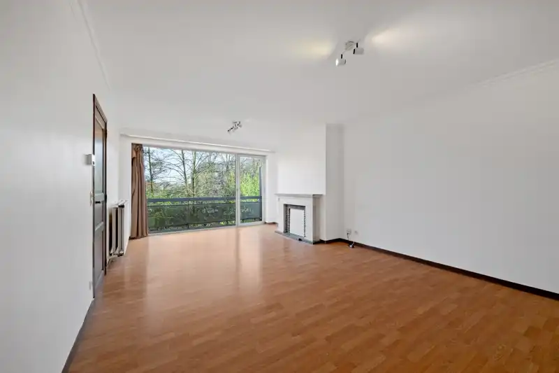 Roeselare-stadsrand. Leuk gelegen twee-slaapkamerappartement van 83m2 met 2 terrassen van 8.50m2. In 't groen op een boogscheut van 't centrum. Als investering of als betaalbare starter ! foto 4