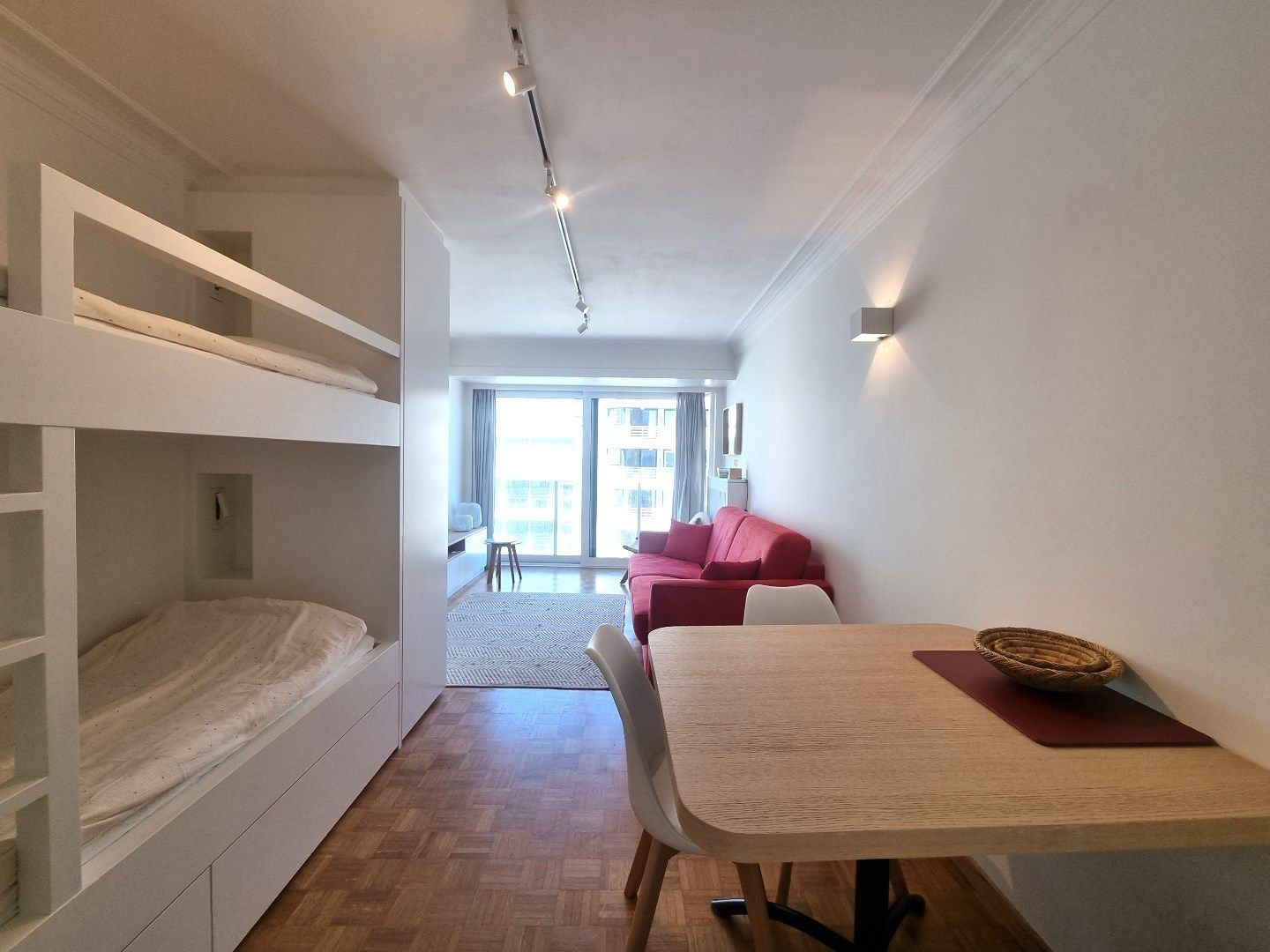 Instapklare studio met zijdelings zeezicht in Duinbergen foto 6