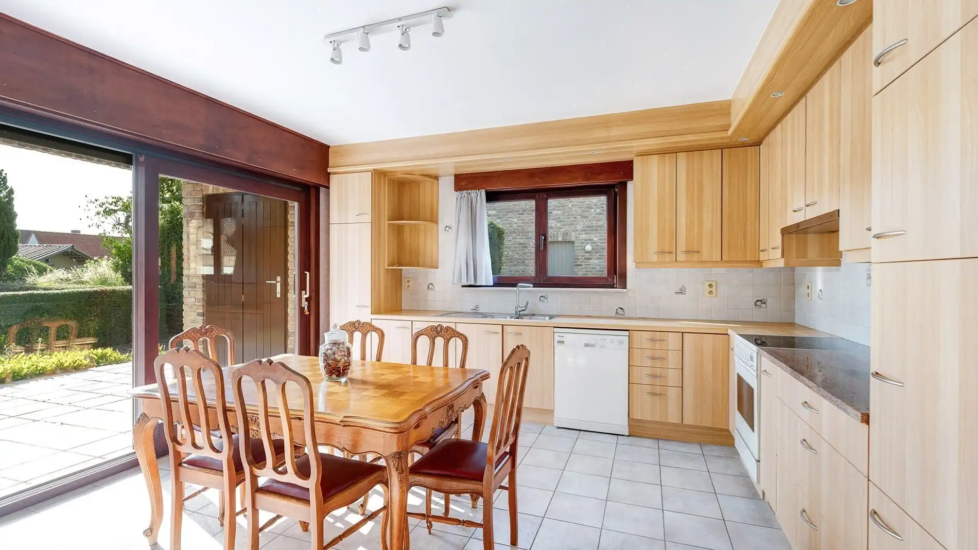 Grote alleenstaande villa te Dudzele foto 10