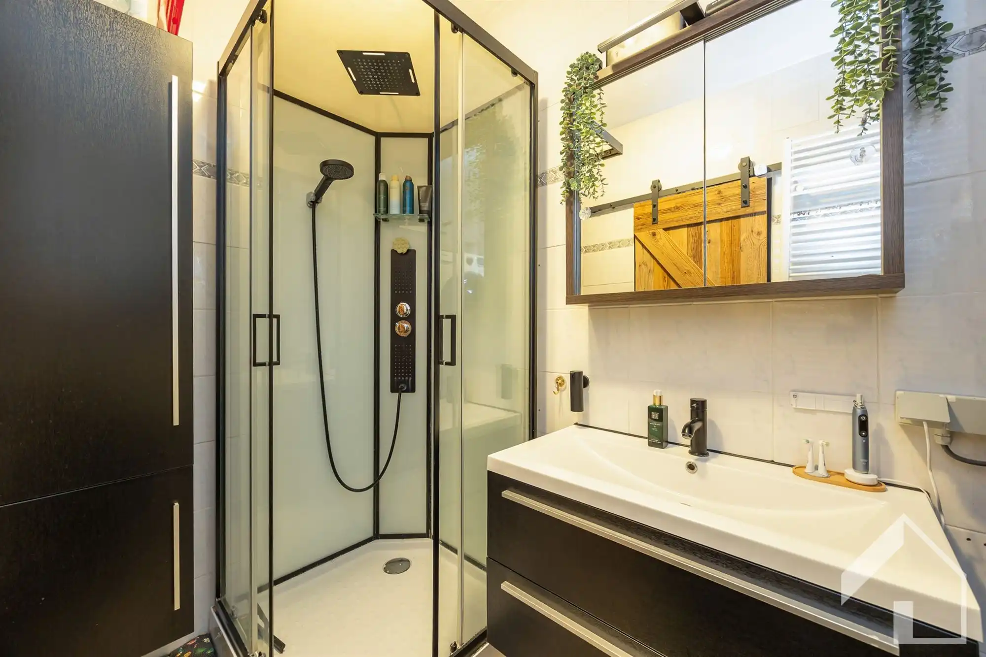 Instapklaar appartement met zwembad! foto 13