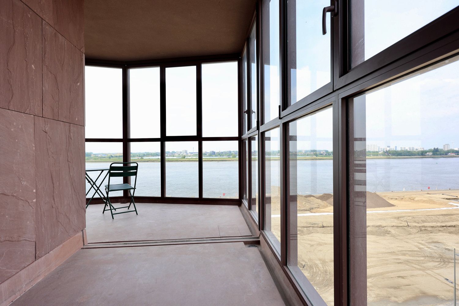 Luxe-appartement met frontaal Scheldezicht met heerlijk terras (30m²) op Nieuw Zuid incl kelderberging - optionele ondergrondse parking beschikbaar foto 26