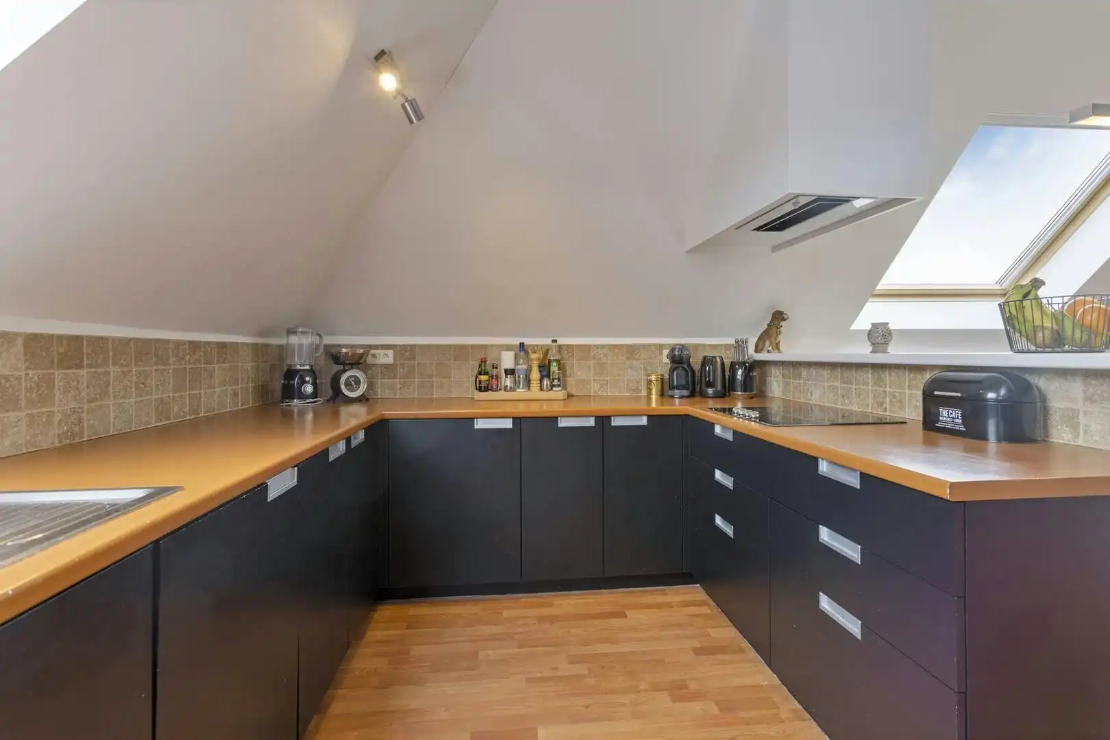 Appartement te koop met 2 slaapkamers + staanplaats in Maldegem foto 5