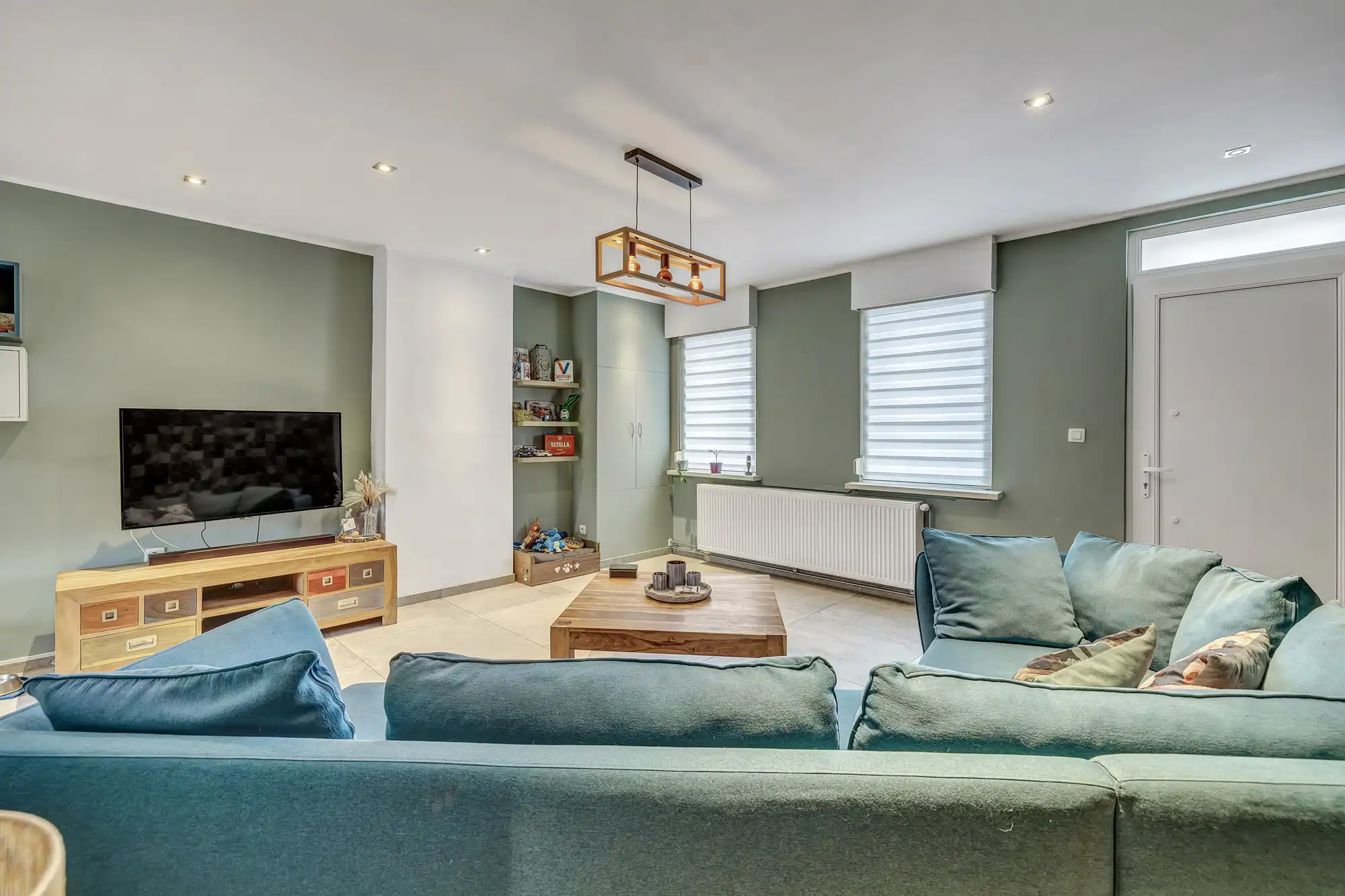 Instapklare rijwoning met 2 kamers op gunstige ligging! foto {{pictureIndex}}