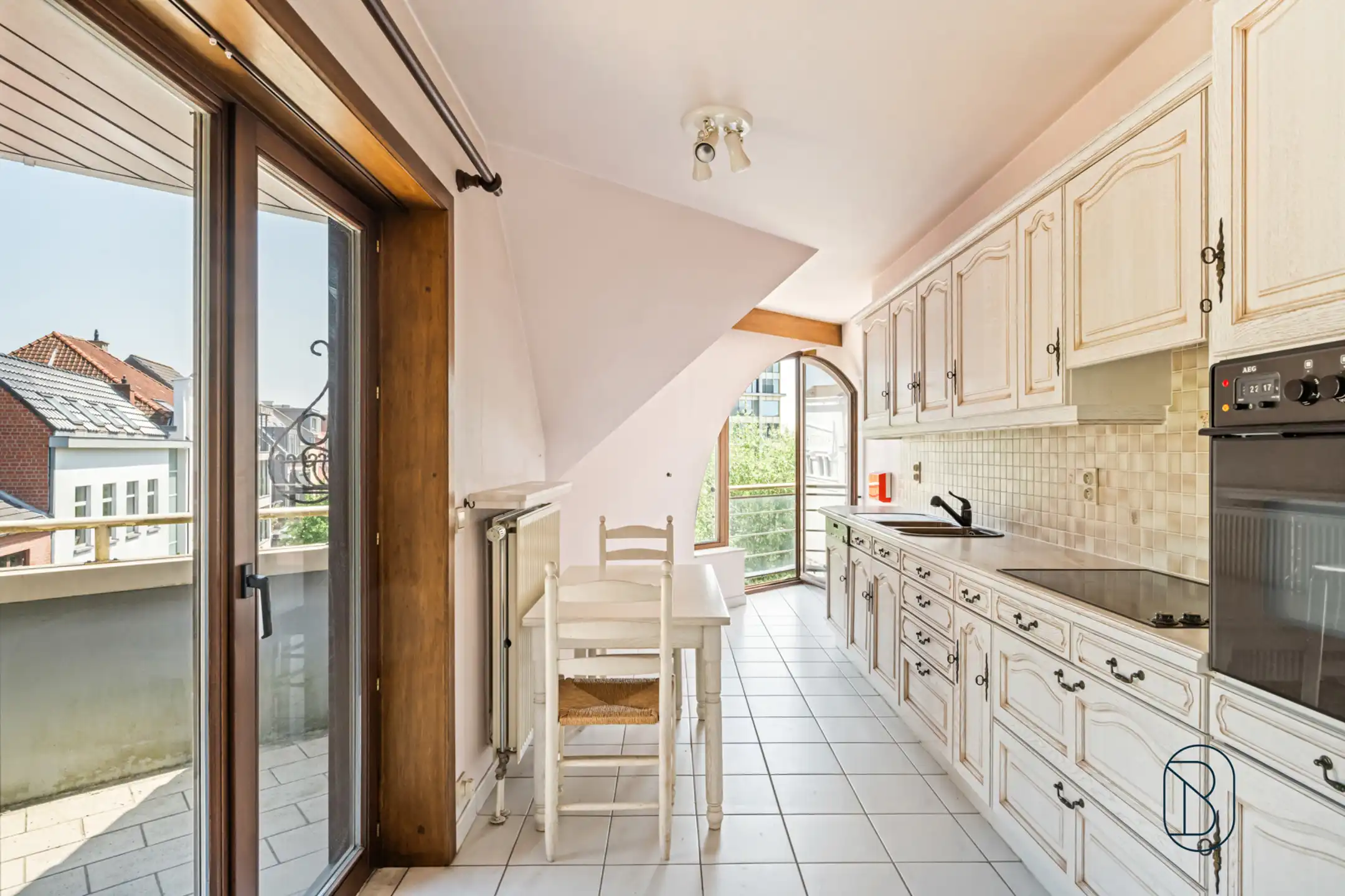 Topgelegen 2 SLK-appartement met veel potentieel foto 8