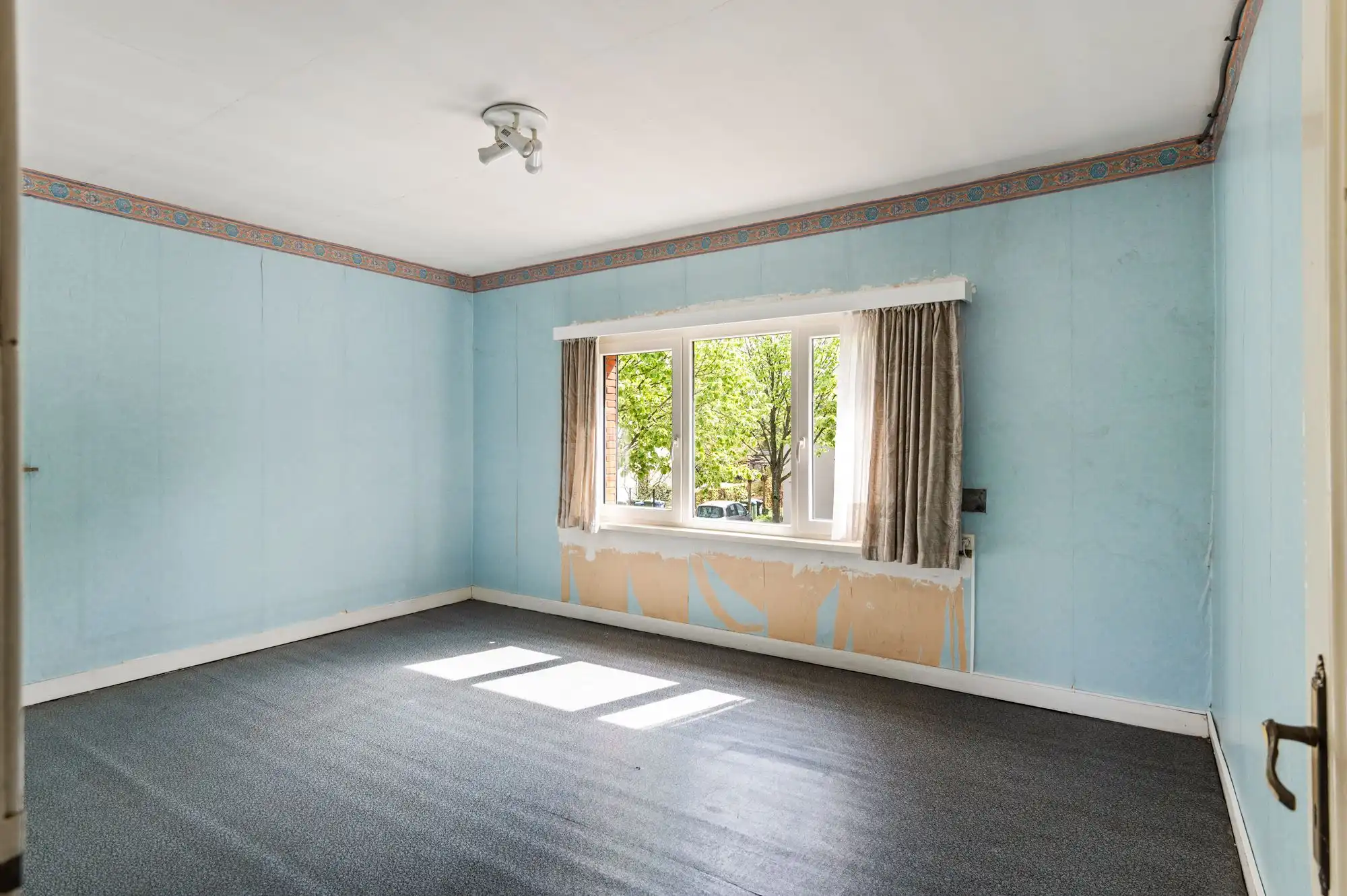 Te renoveren gezinswoning met leuke tuin en 2 garages op topligging in Brasschaat! foto 18
