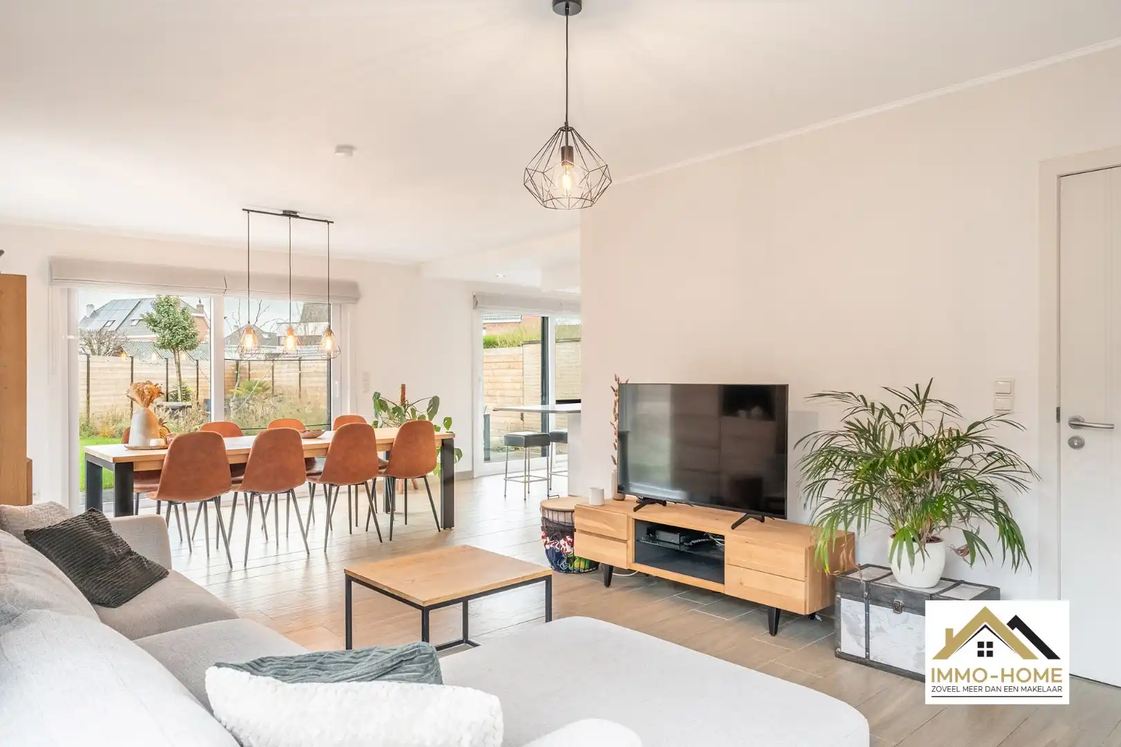 Prachtige HOB met zonnepanelen in een doodlopende straat! foto 9