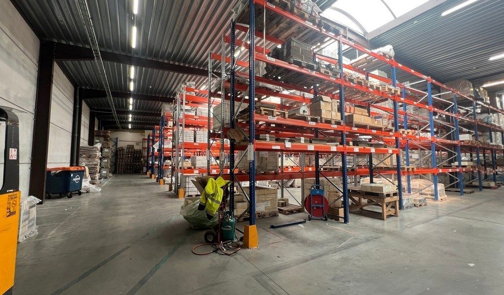 Bedrijfsgebouw met laadkade te huur in Zottegem foto 4