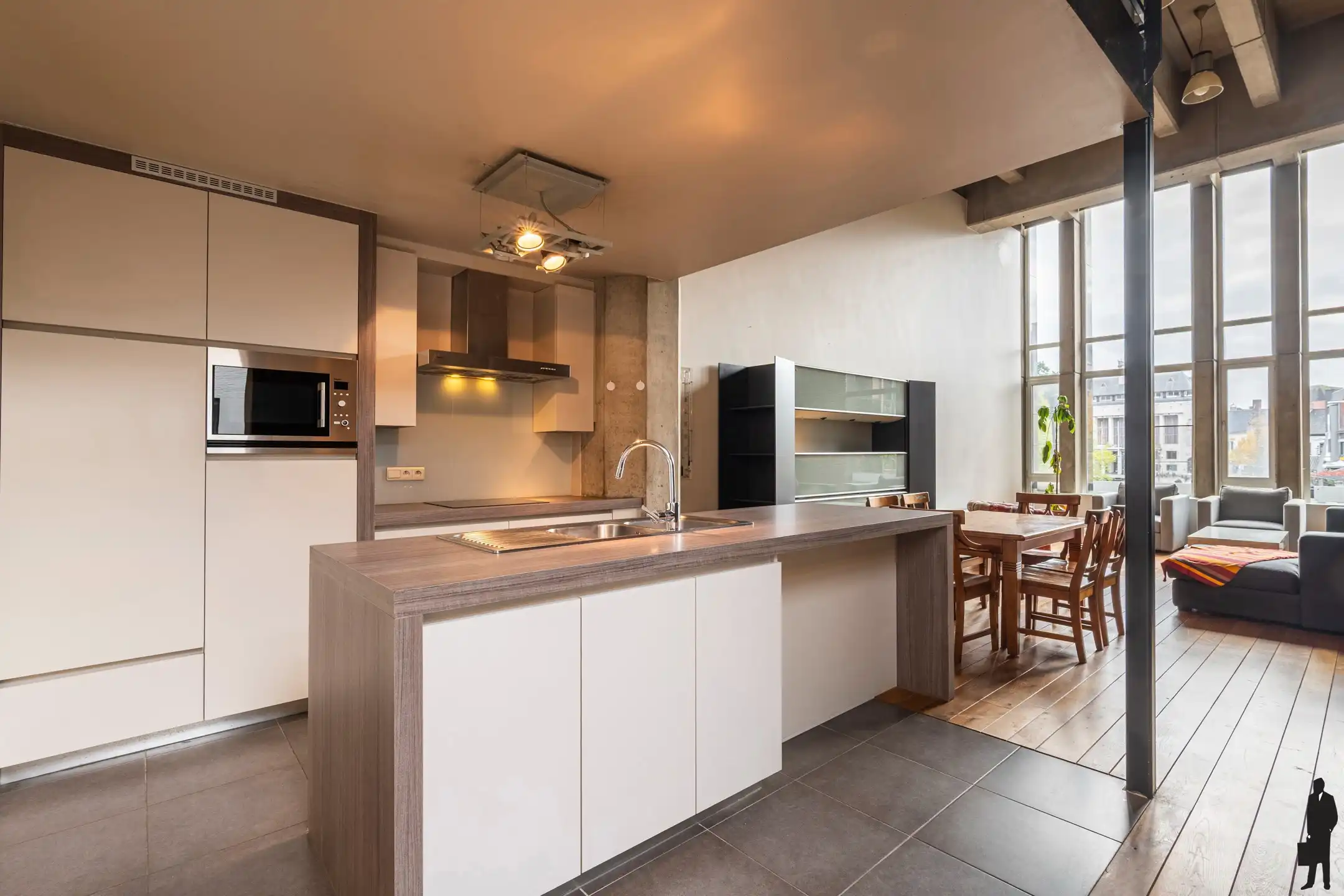 Duplex in loftstijl (182m²) met zicht op de Grote Markt ! foto 3