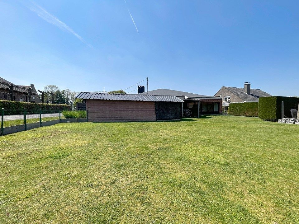 Prachtig gelegen, gelijkvloerse woning met 3 grote slaapkamers en garage op 1107m². foto 7