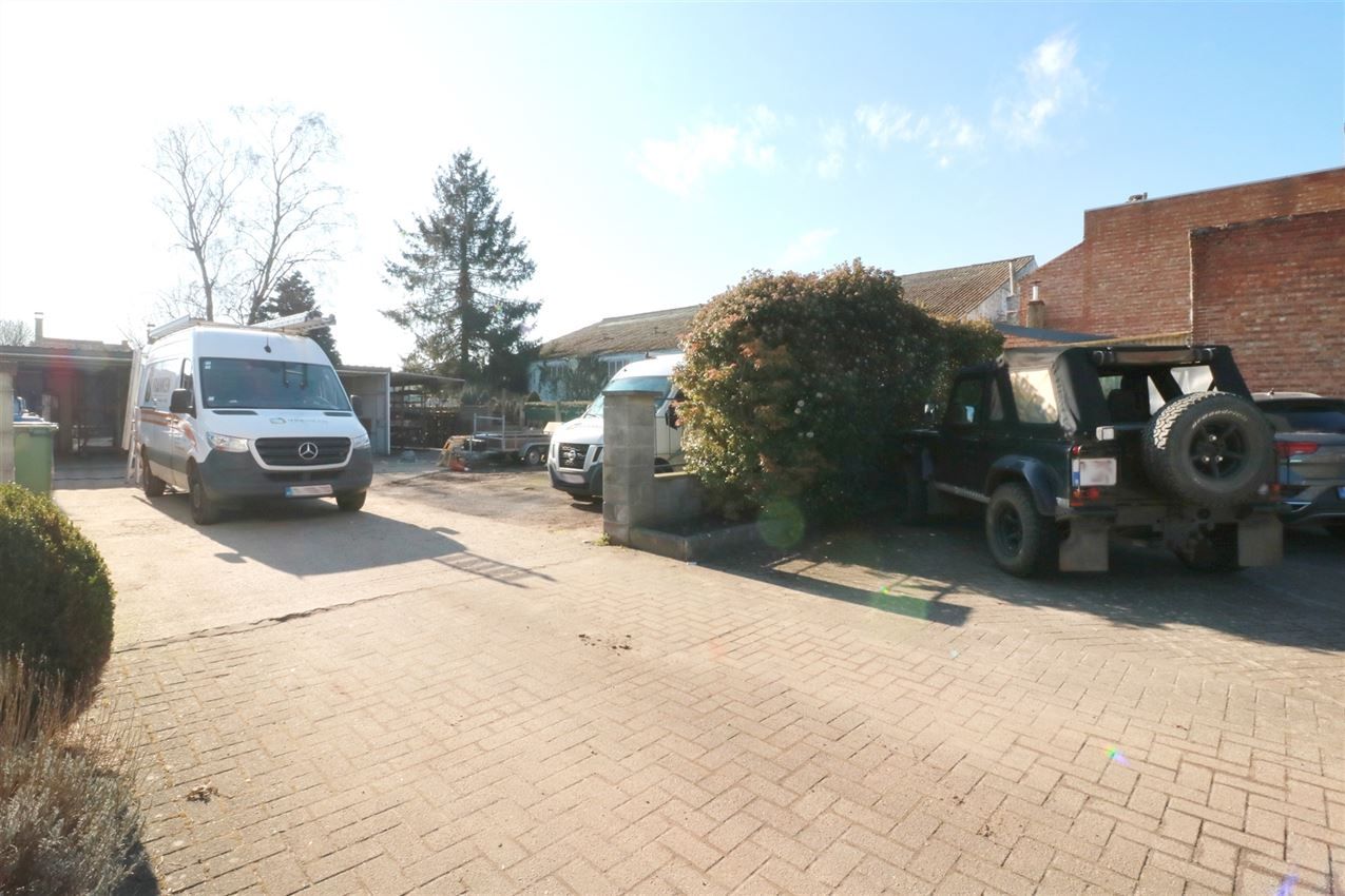 Uitstekend gelegen handelszaak met magazijn en parkeergelegenheden foto 65