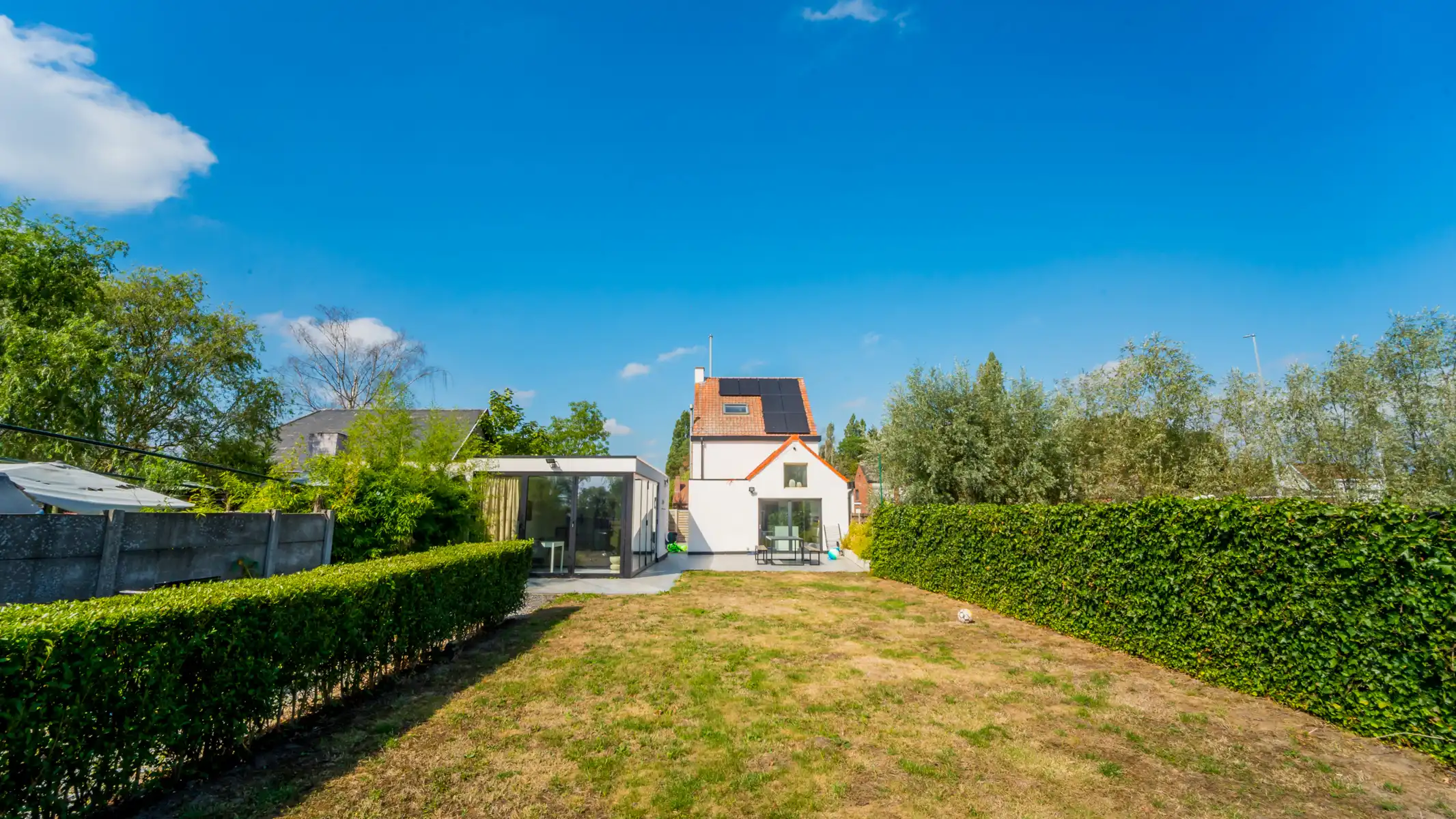 Ruime woning met bijgebouw en uitzicht op het Drongengoed foto 14