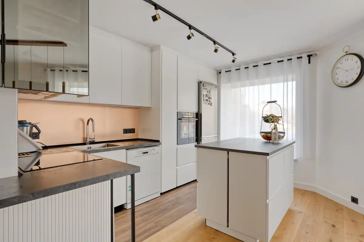 Uitzonderlijk appartement van 190 m², volledig gerenoveerd, in het centrum van Strombeek foto 5