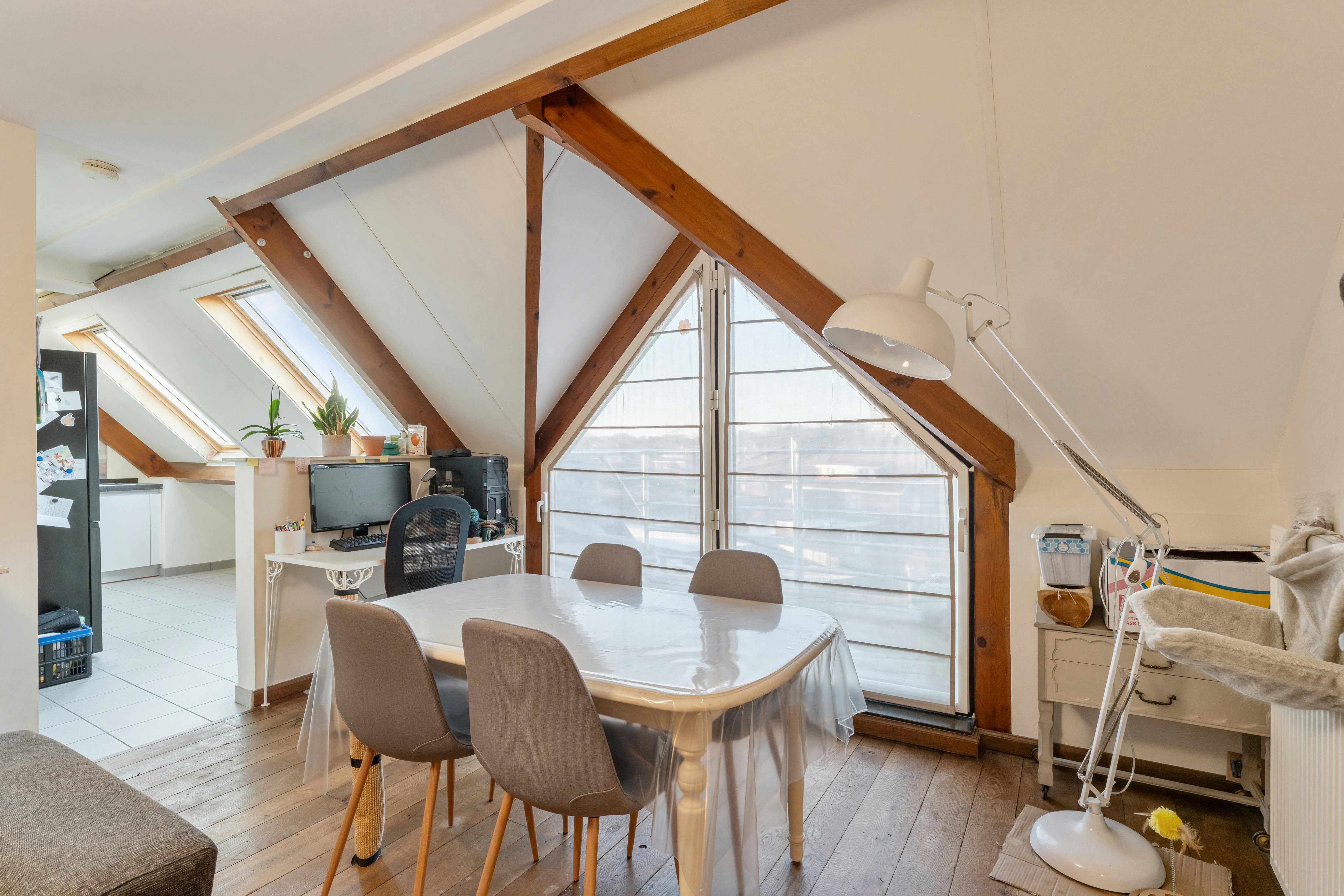 Instapklaar appartement met twee terrassen in het centrum van Genk foto 3